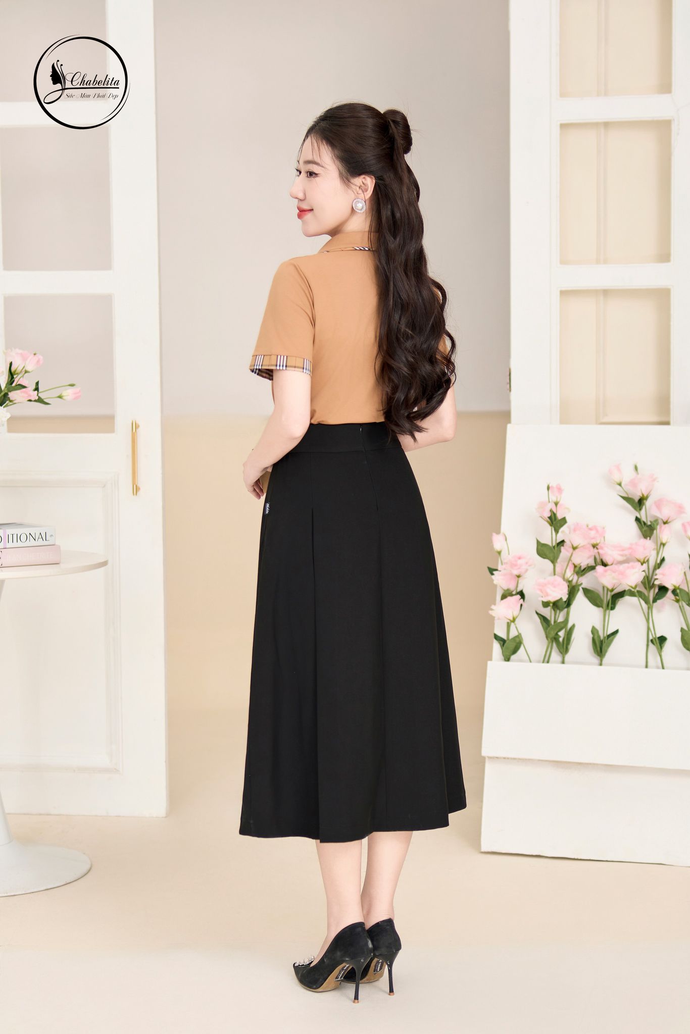 Áo cotton phối cổ tay màu nâu