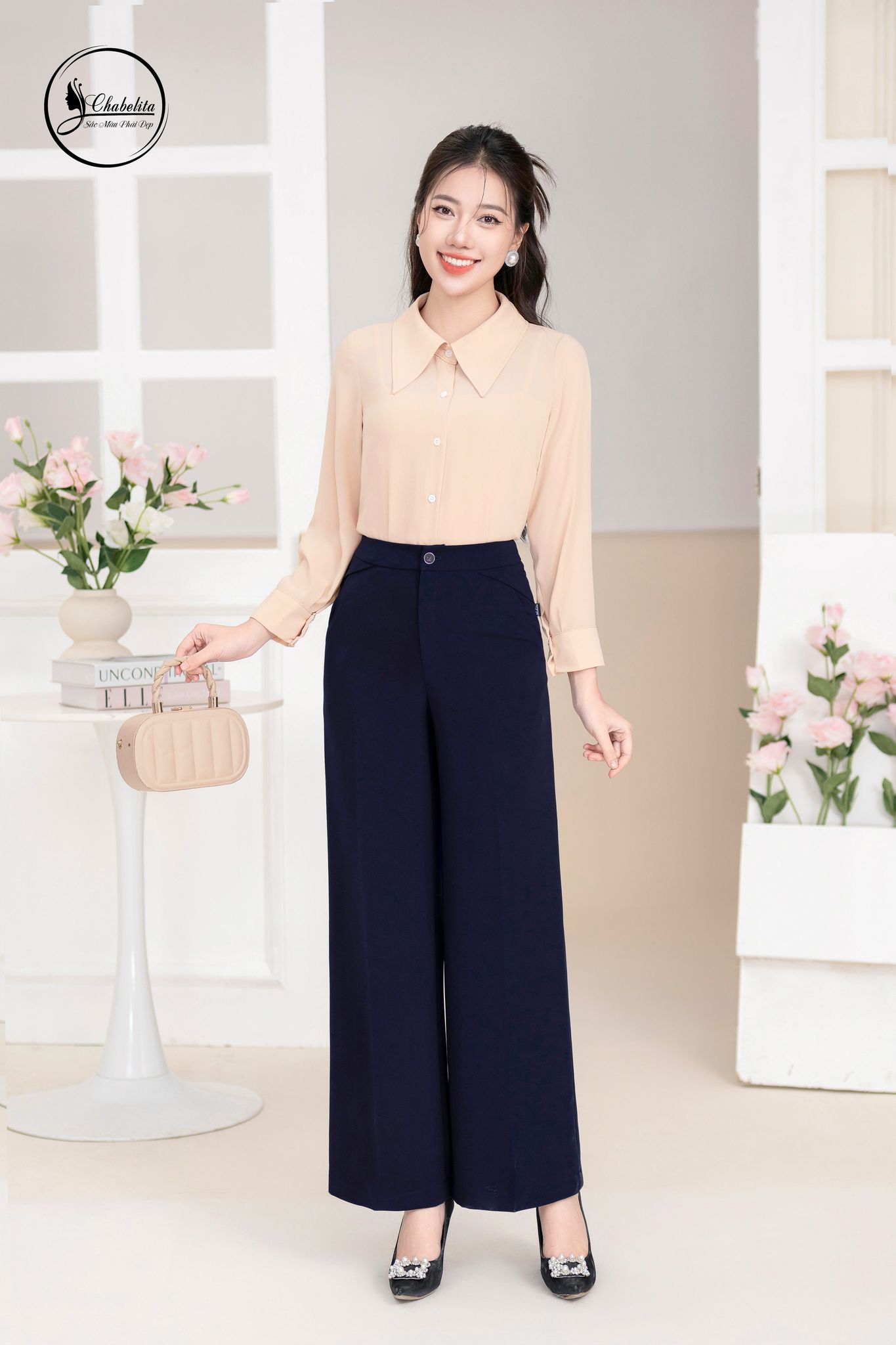 Áo sơ mi cổ nhọn dài tay màu be