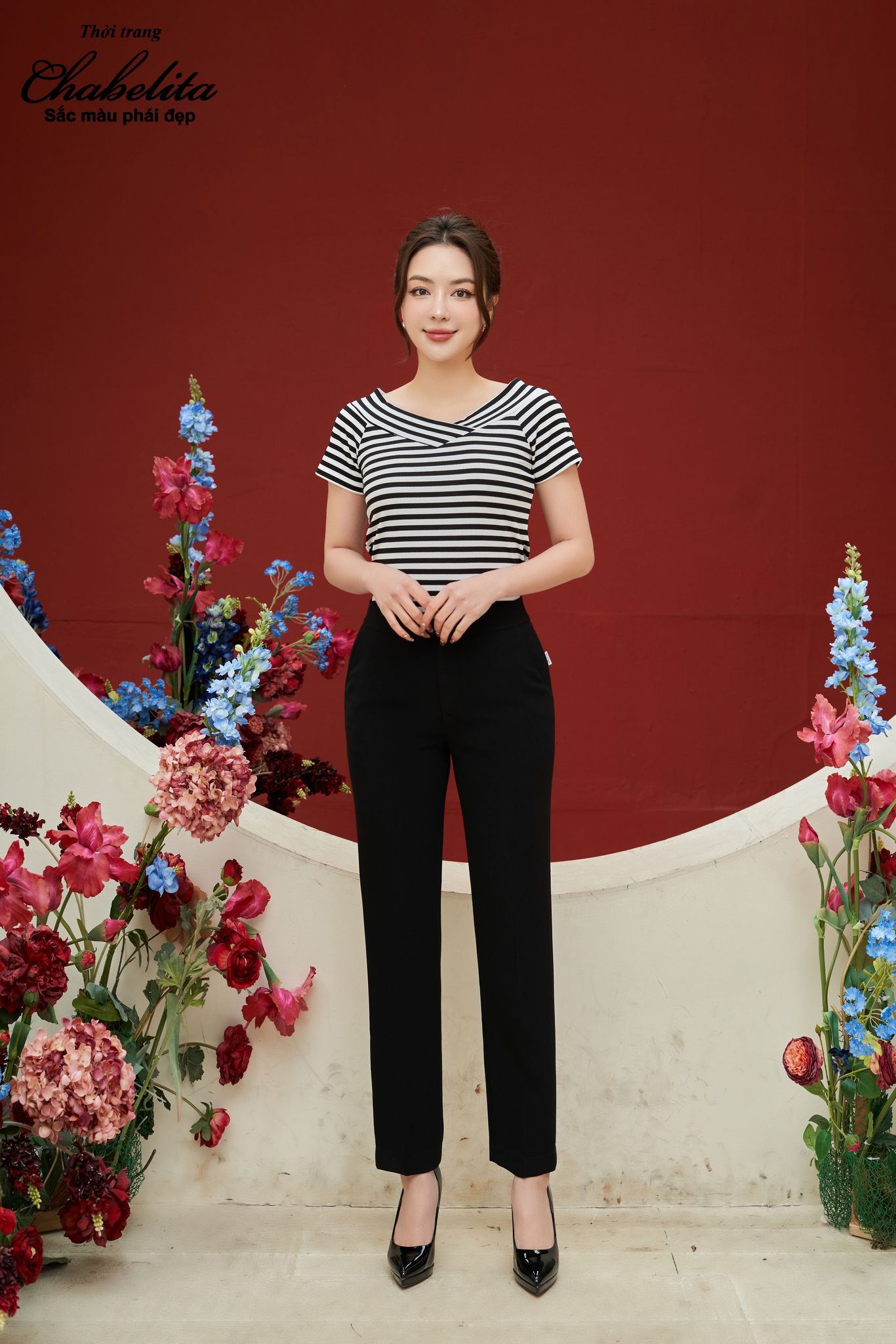 Quần ống đứng màu đen