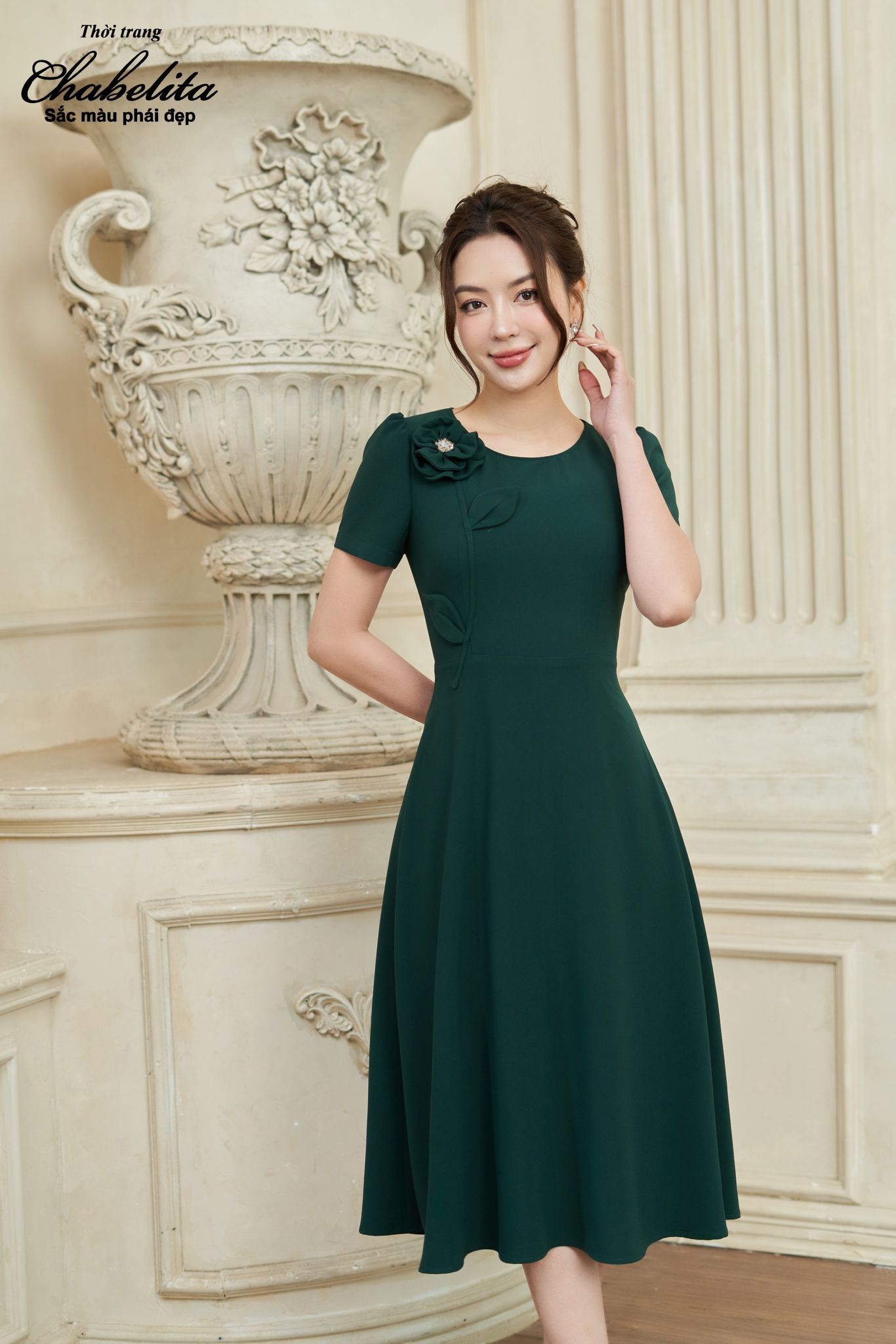 Đầm xòe cổ tròn đính hoa màu xanh