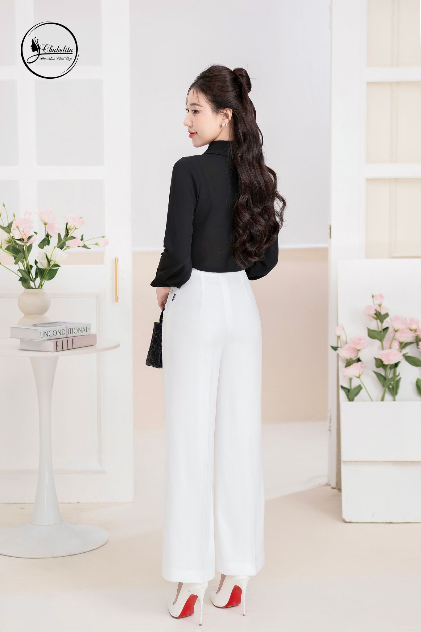 Áo sơ mi cổ nhọn dài tay màu đen