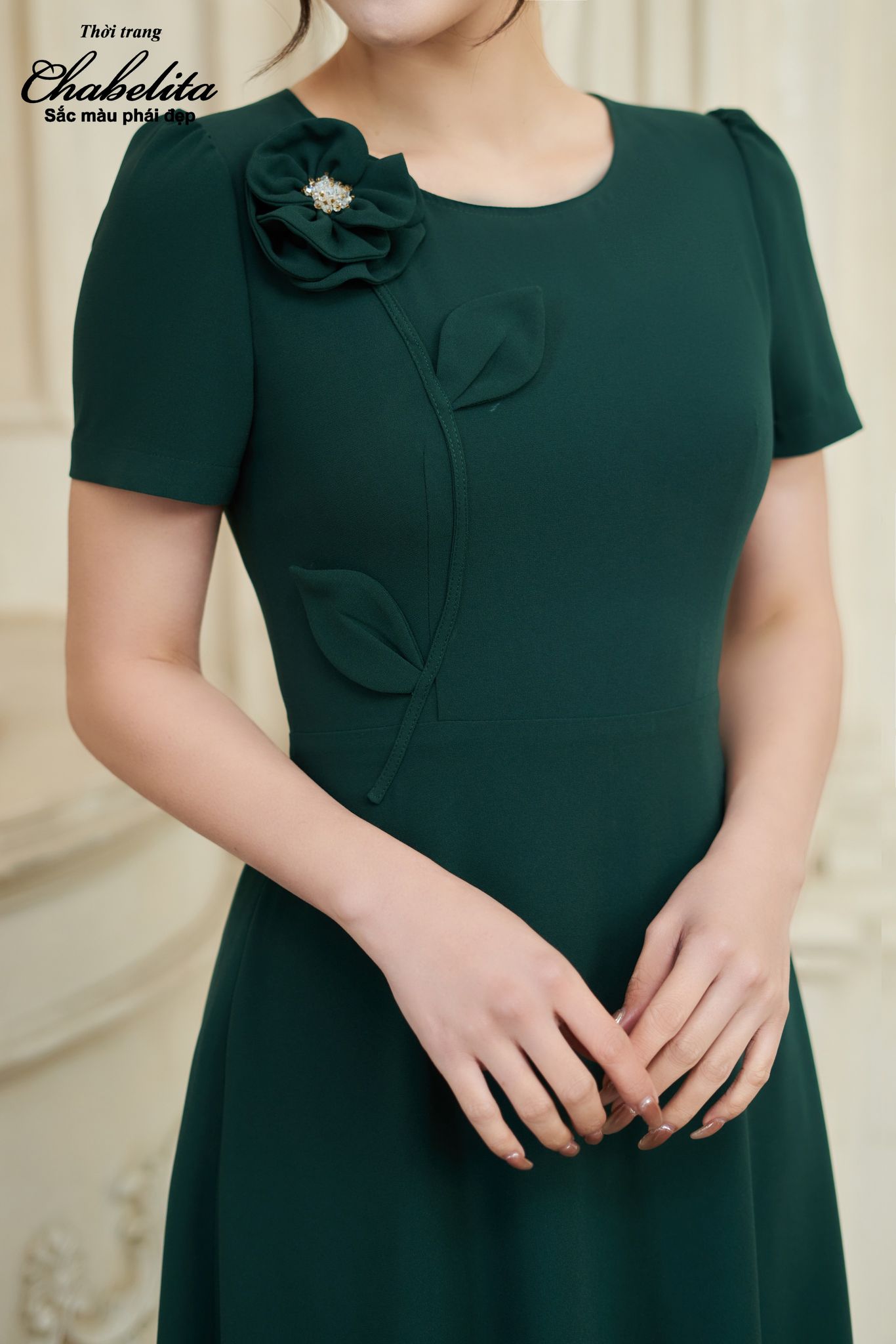 Đầm xòe cổ tròn đính hoa màu xanh