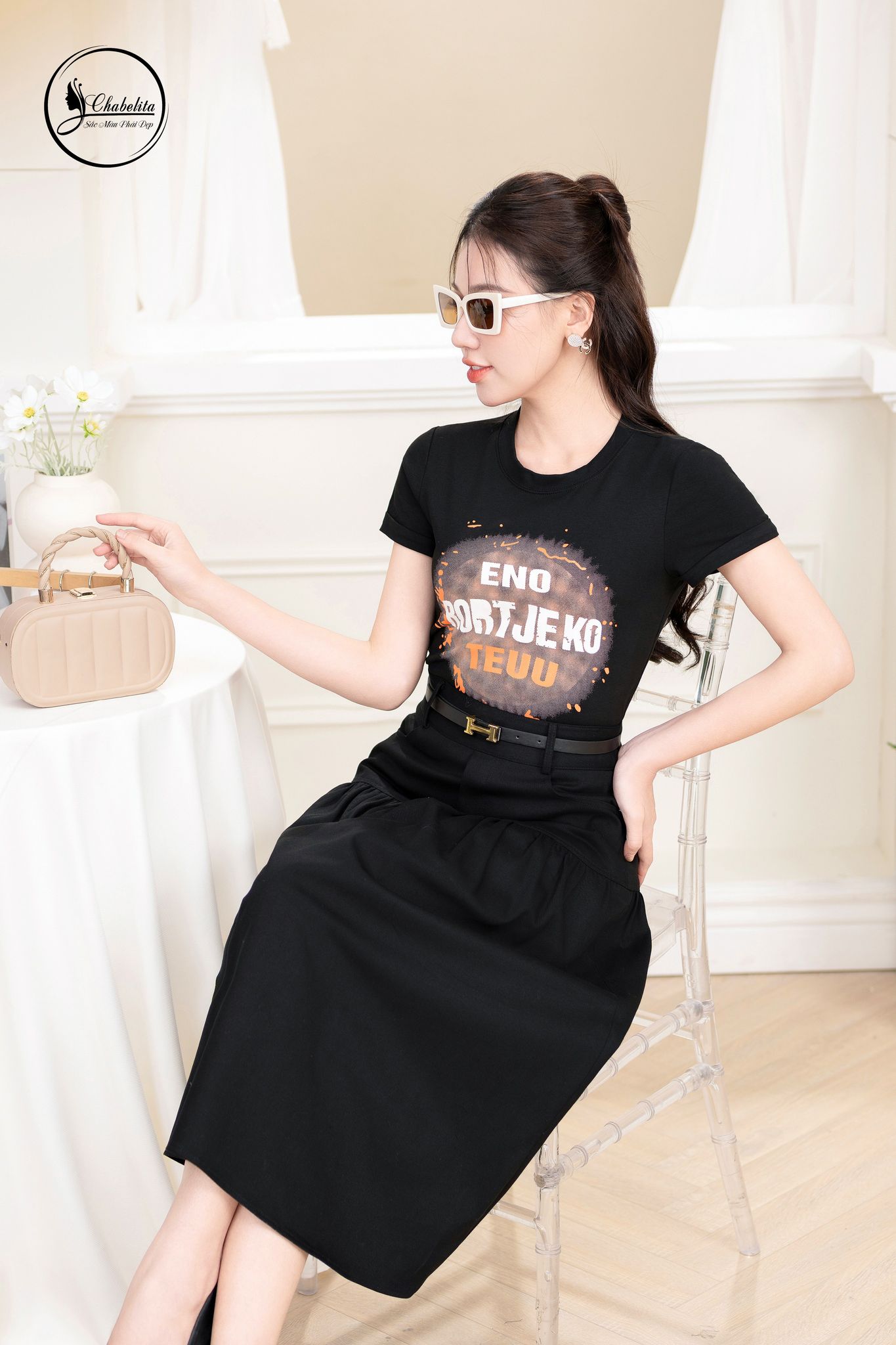 Áo cotton cổ tròn màu đen