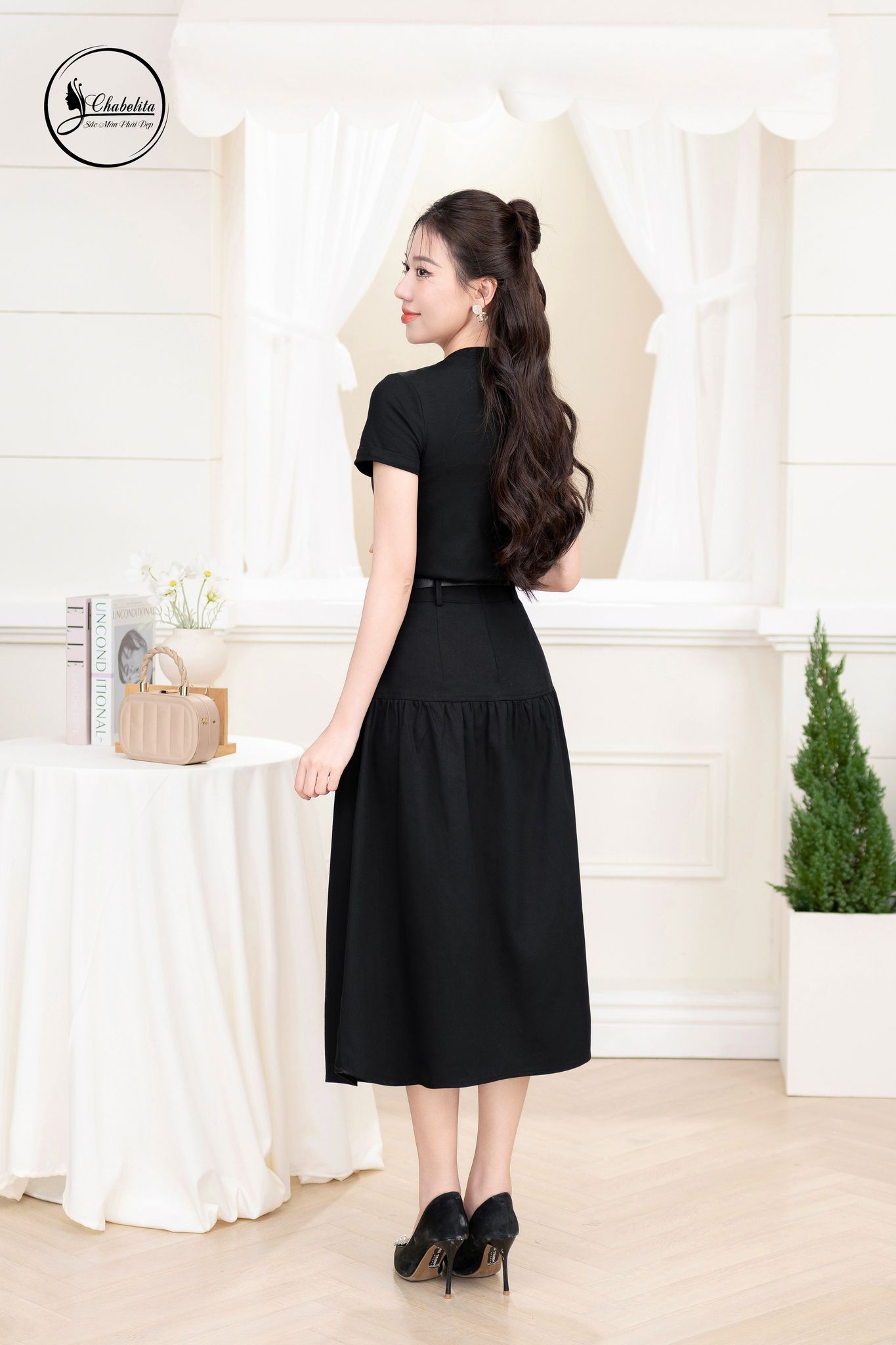 Áo cotton cổ tròn màu đen