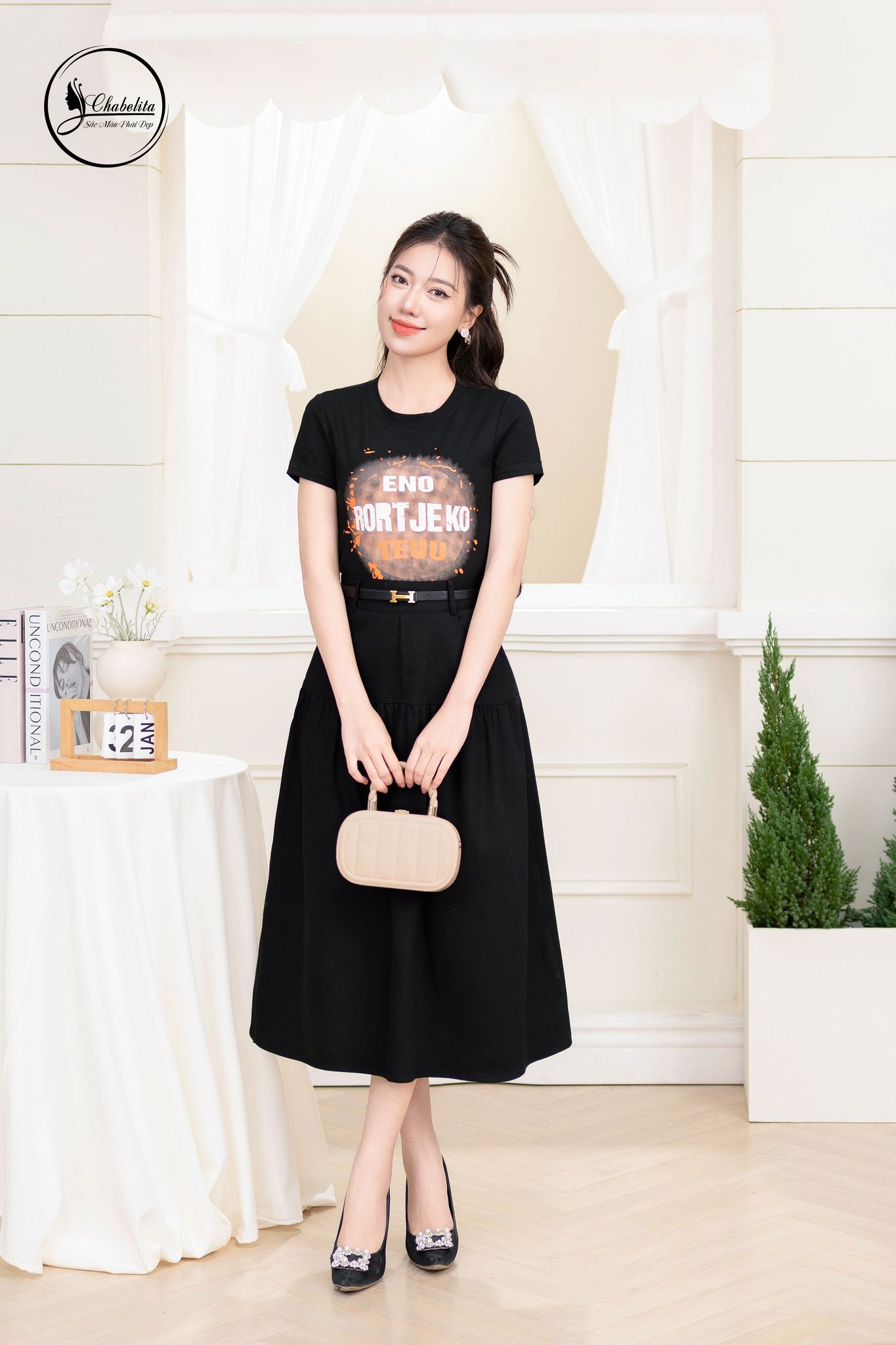 Áo cotton cổ tròn màu đen