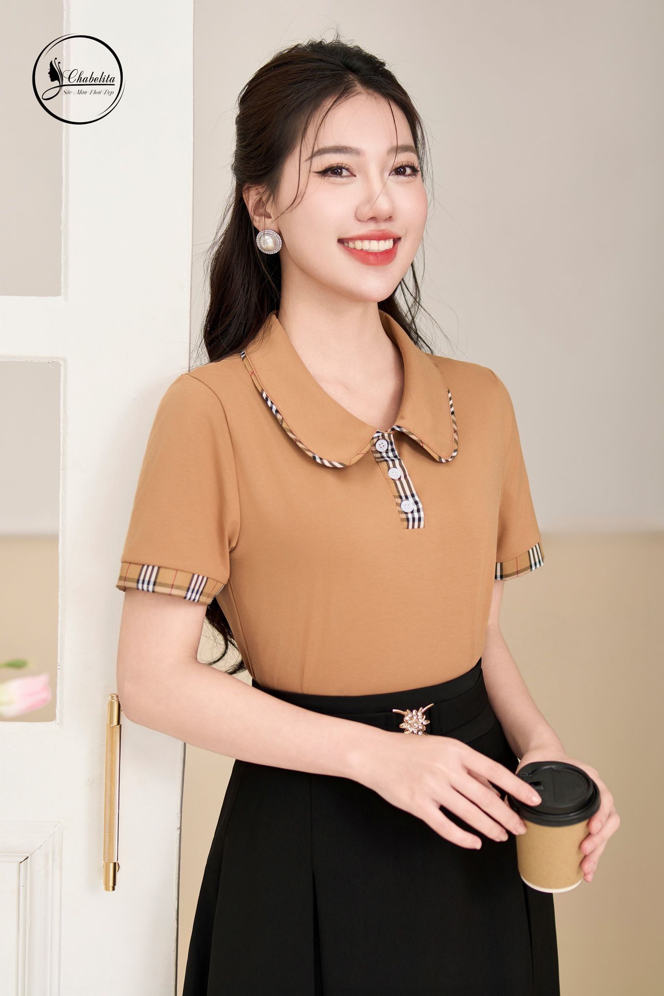 Áo cotton phối cổ tay màu nâu