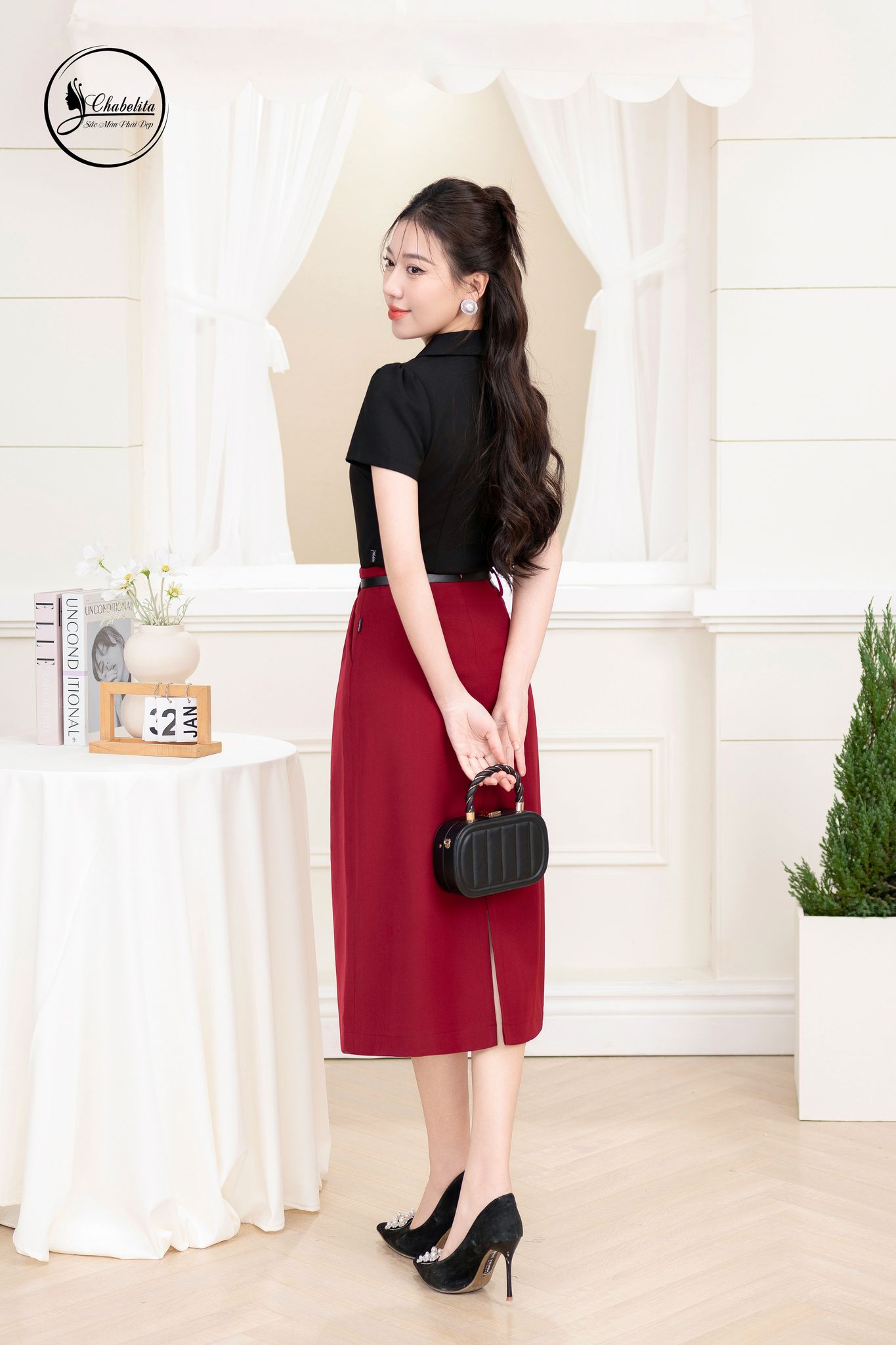 Áo sơ mi phối cổ màu đen