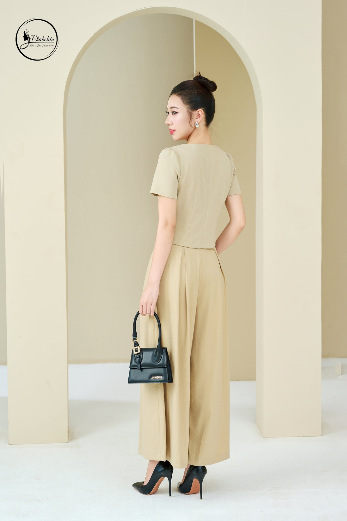 Sét bộ áo sơ mi tay cộc đính hoa nổi màu be