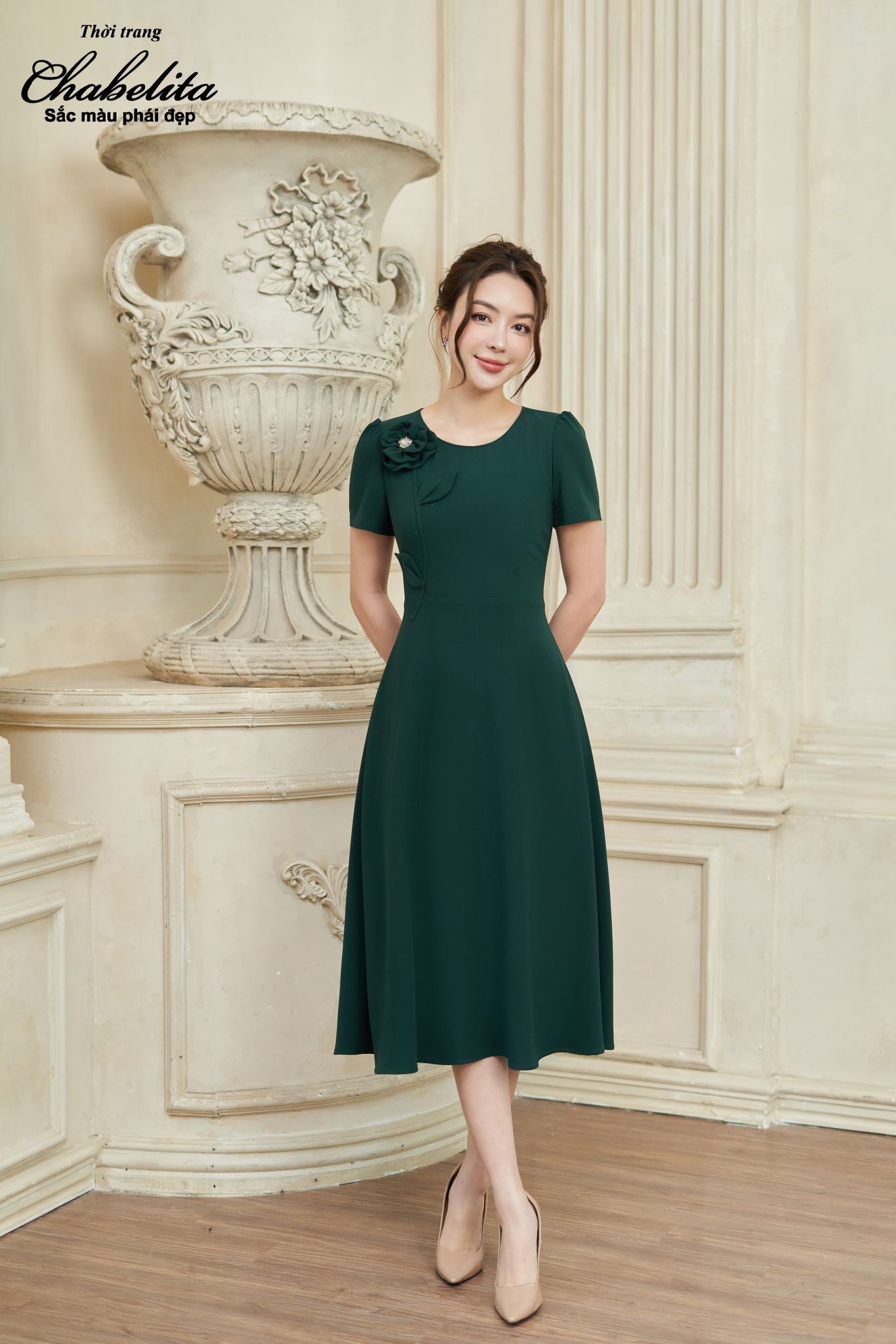 Đầm xòe cổ tròn đính hoa màu xanh