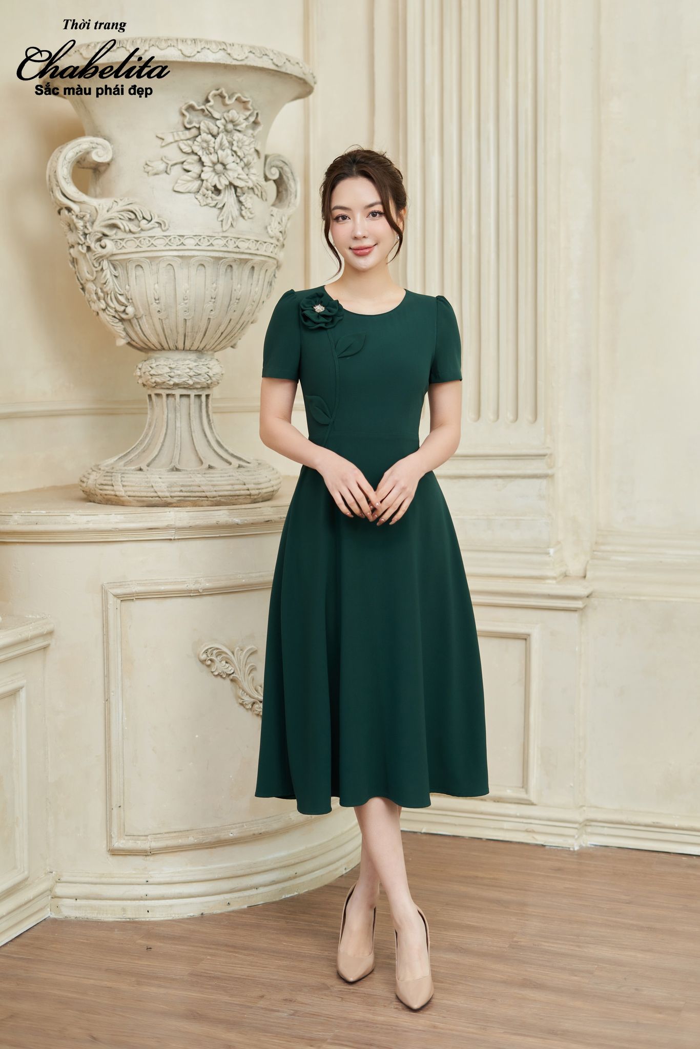 Đầm xòe cổ tròn đính hoa màu xanh