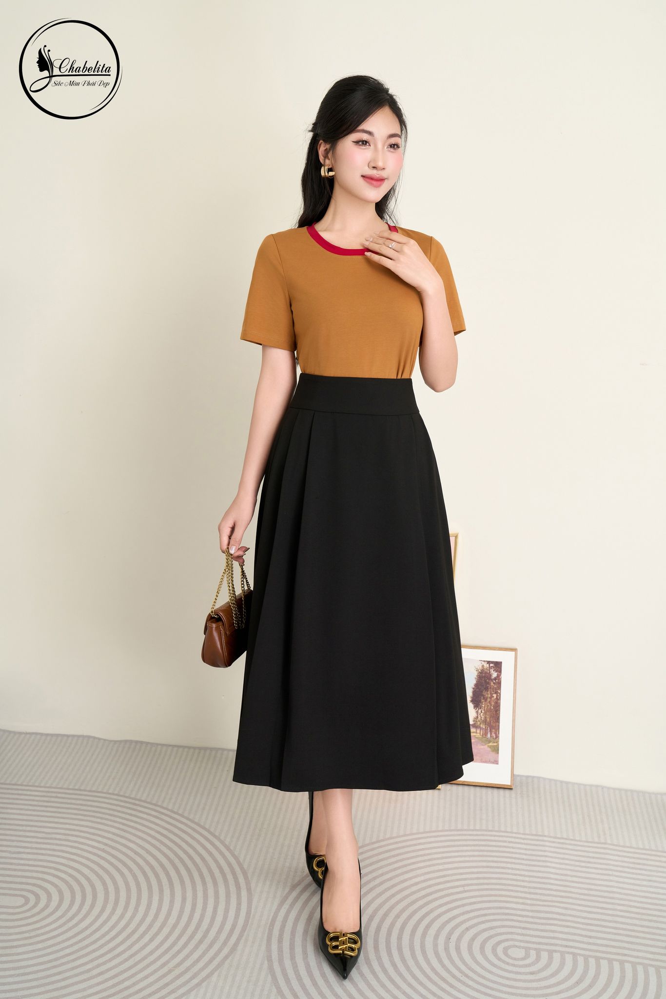 Áo cotton màu nâu phối cổ tay