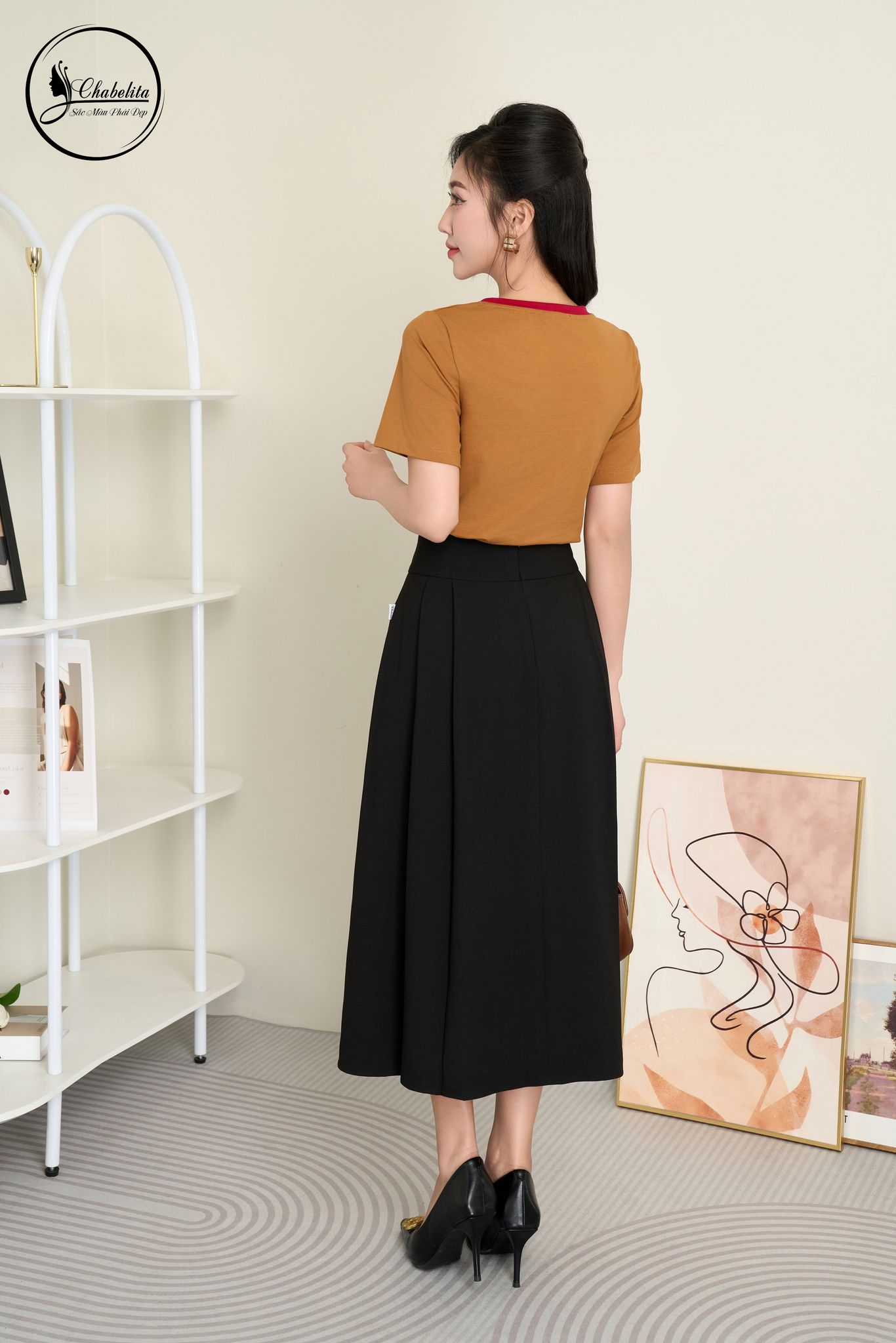 Áo cotton màu nâu phối cổ tay