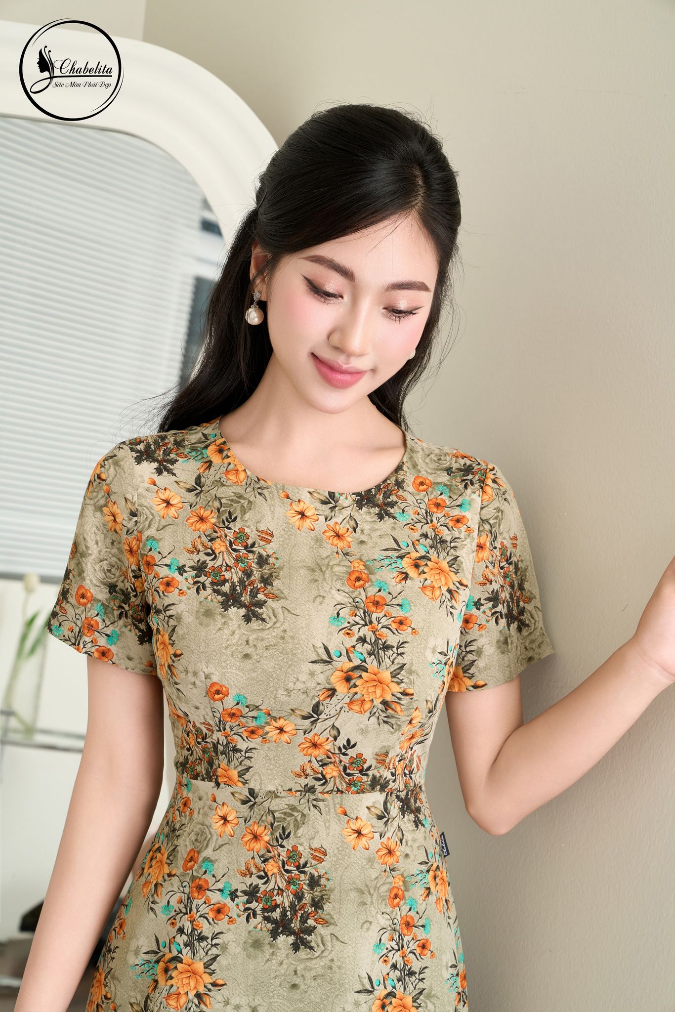 Đầm hoa cổ tròn màu nâu