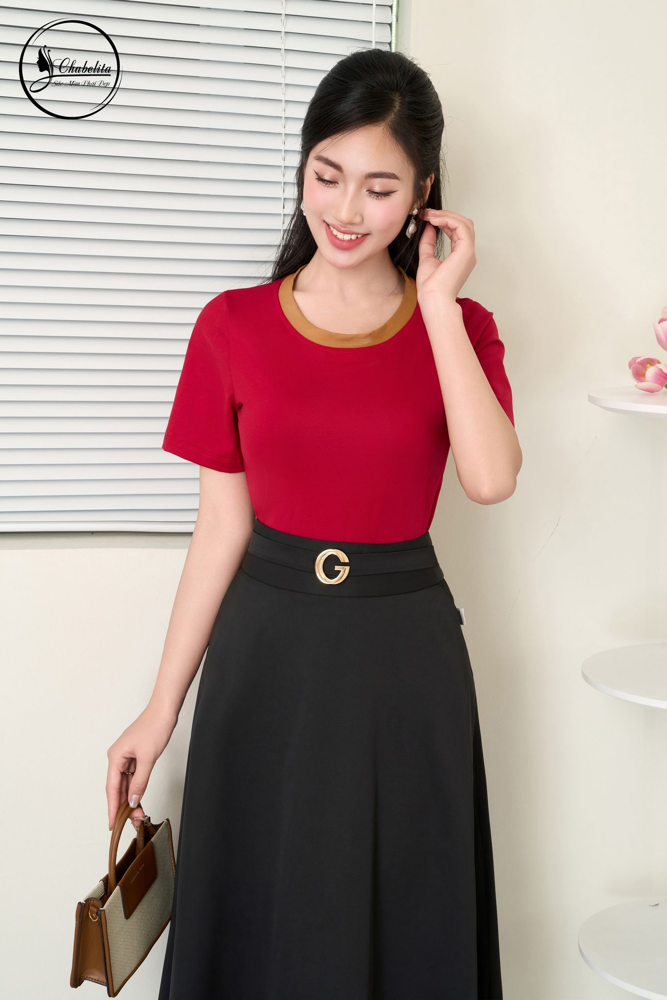 Áo cotton màu đỏ phối cổ tay