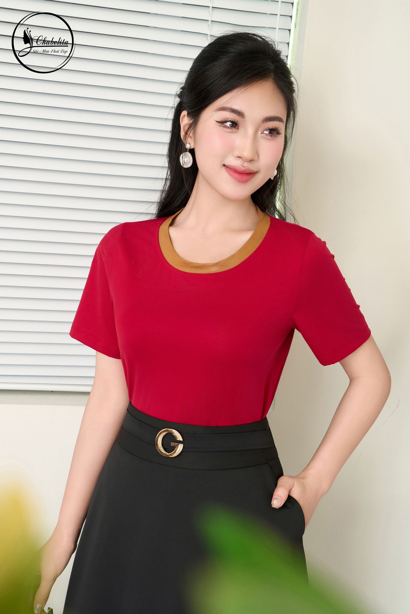 Áo cotton màu đỏ phối cổ tay