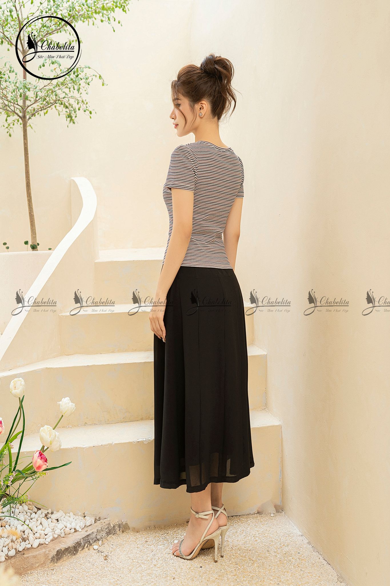 Áo phông kẻ nâu