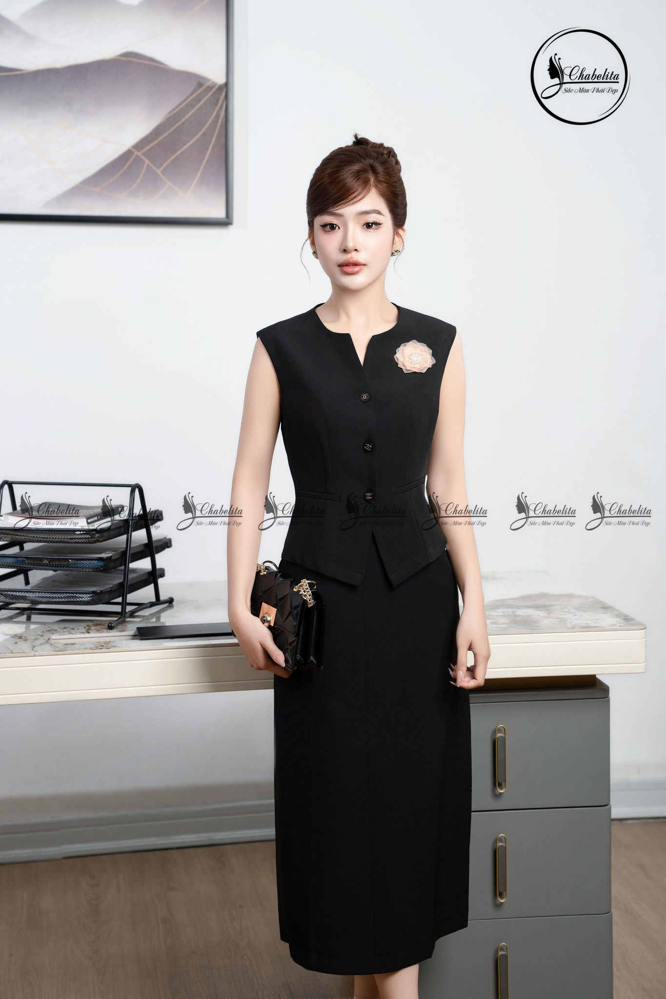 Sét bộ gile đính hoa ngực kèm chân váy màu đen