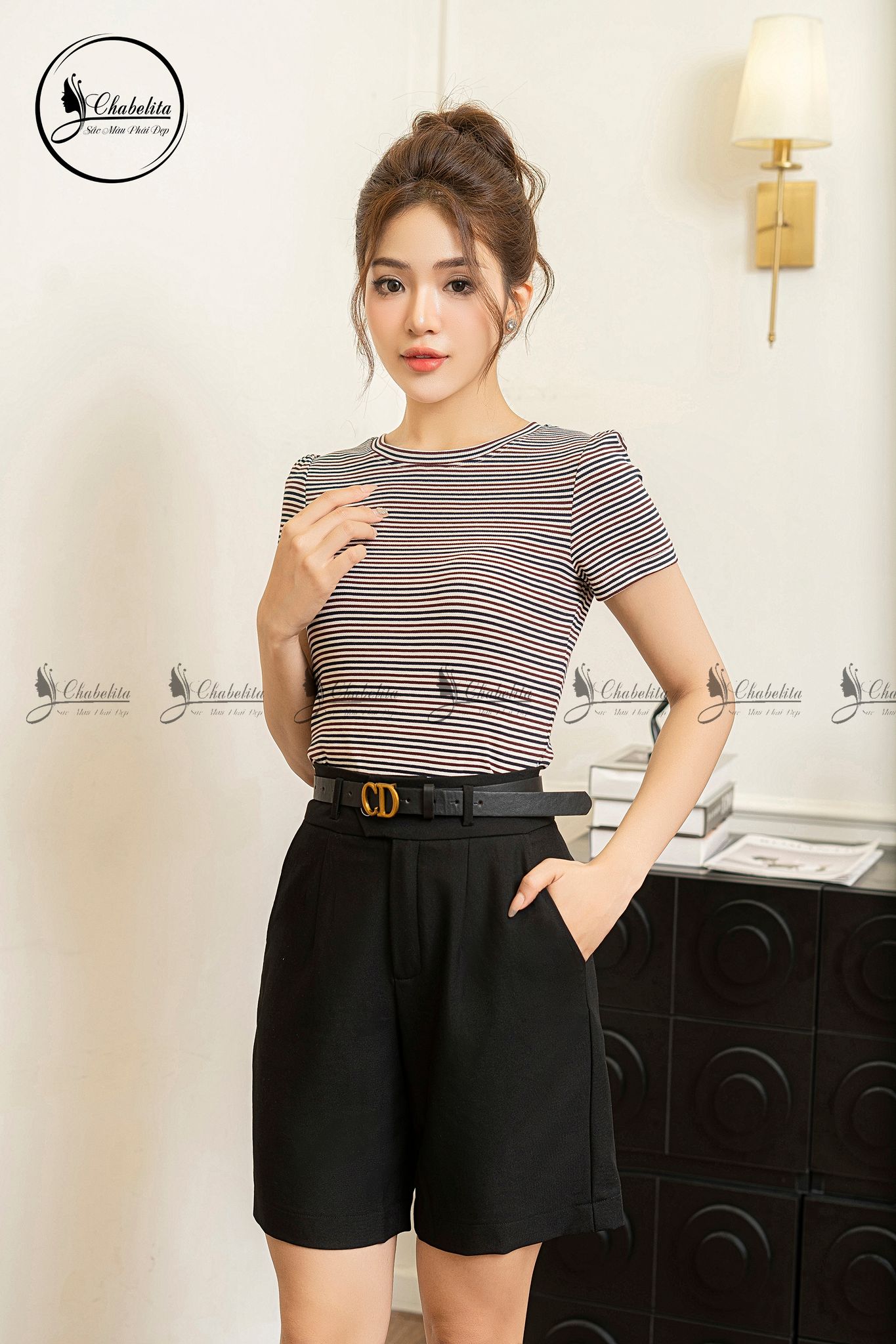 Quần short cạp cao màu đen