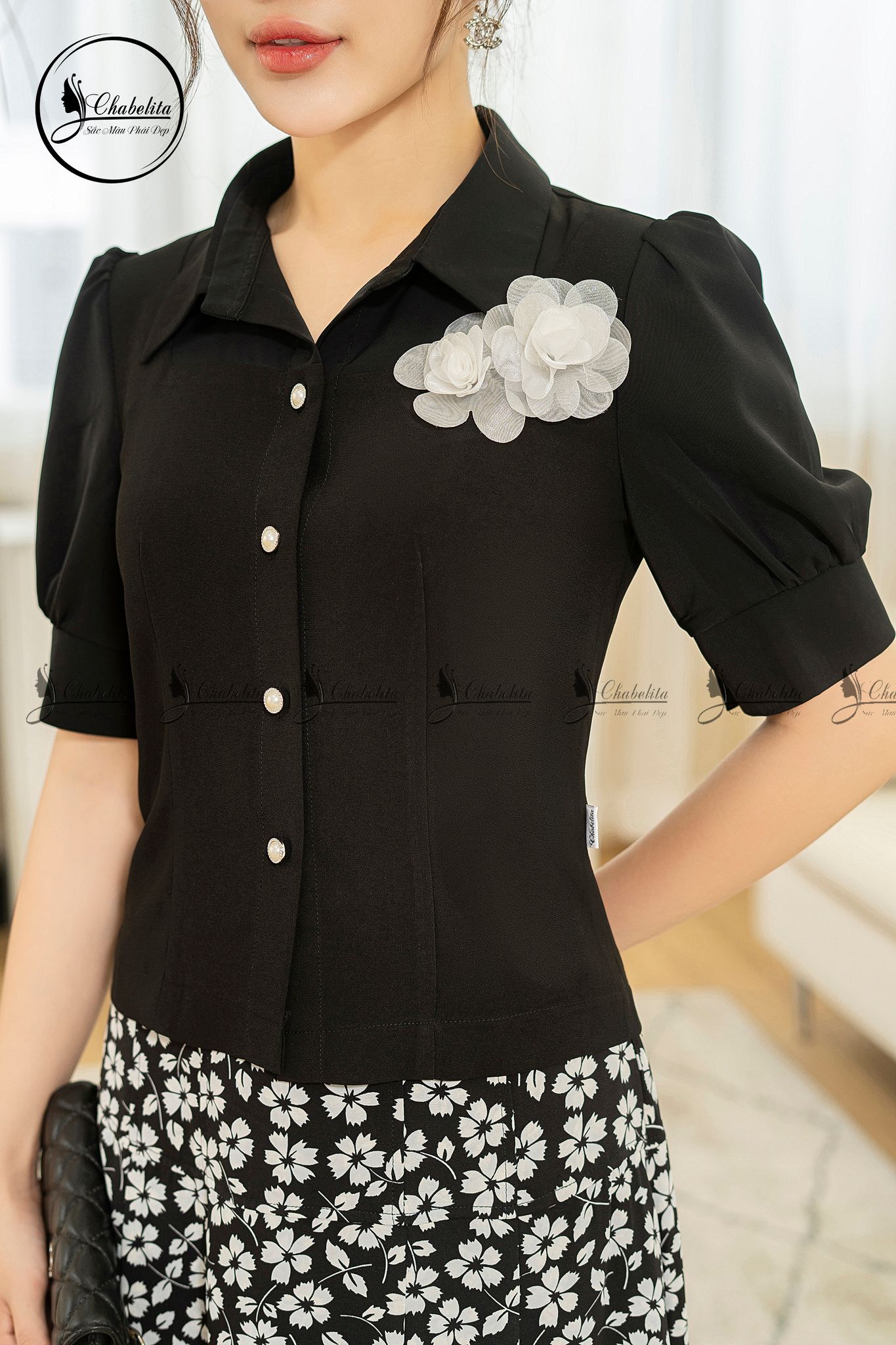 Áo sơ mi phối cổ, tay màu đen