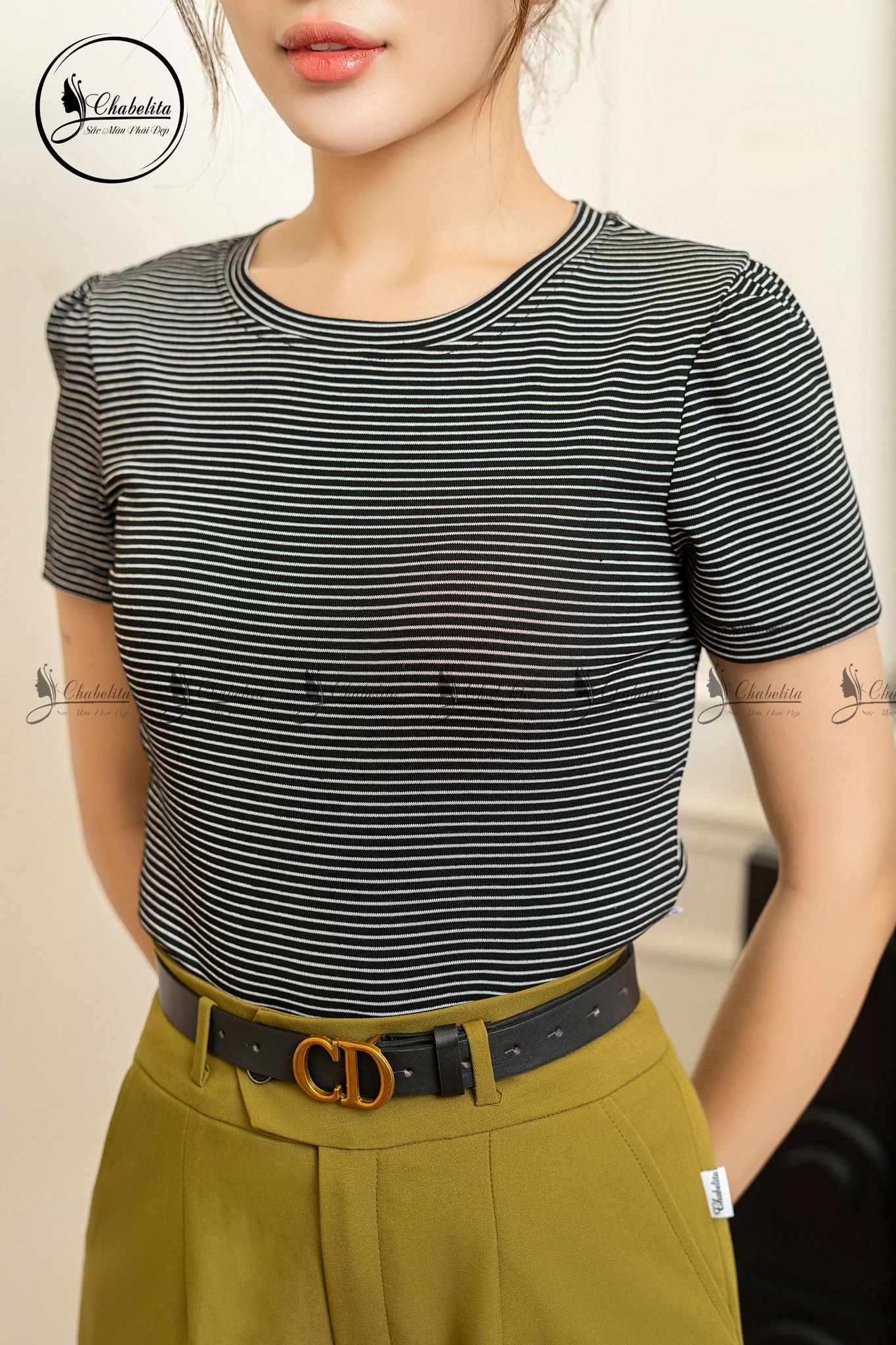 Áo phông kẻ đen