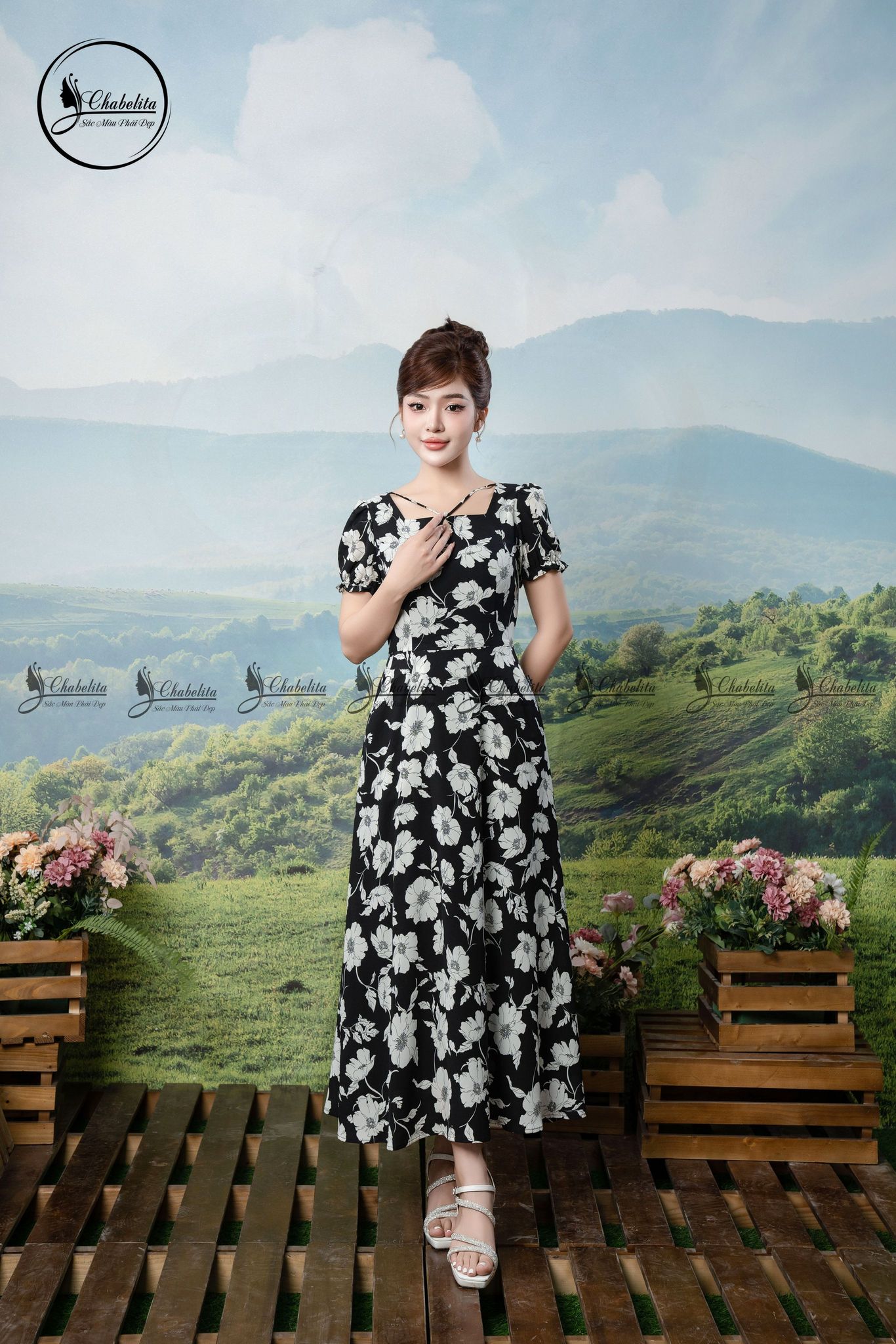 Đầm hoa cổ vuông giọt lệ màu đen