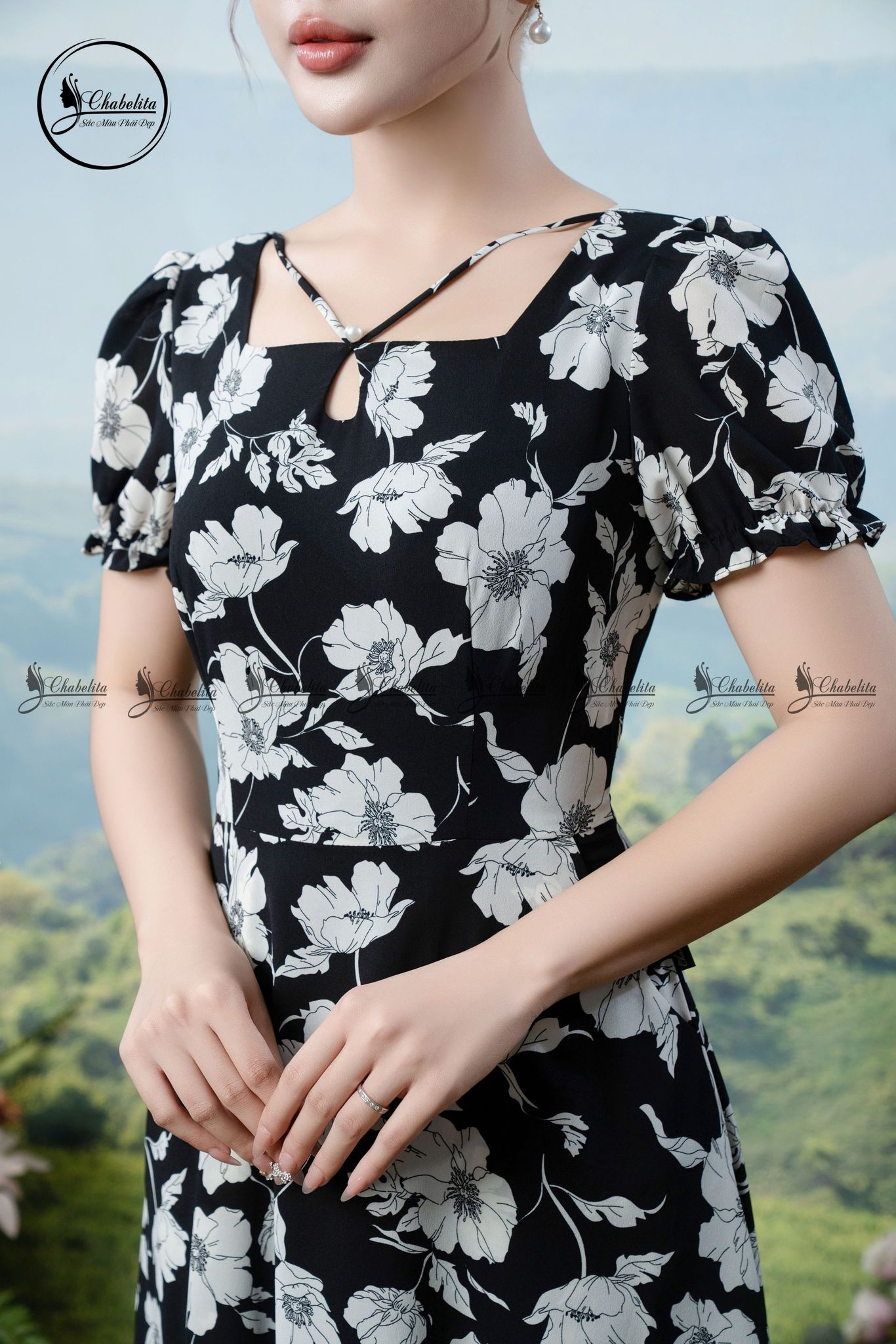 Đầm hoa cổ vuông giọt lệ màu đen