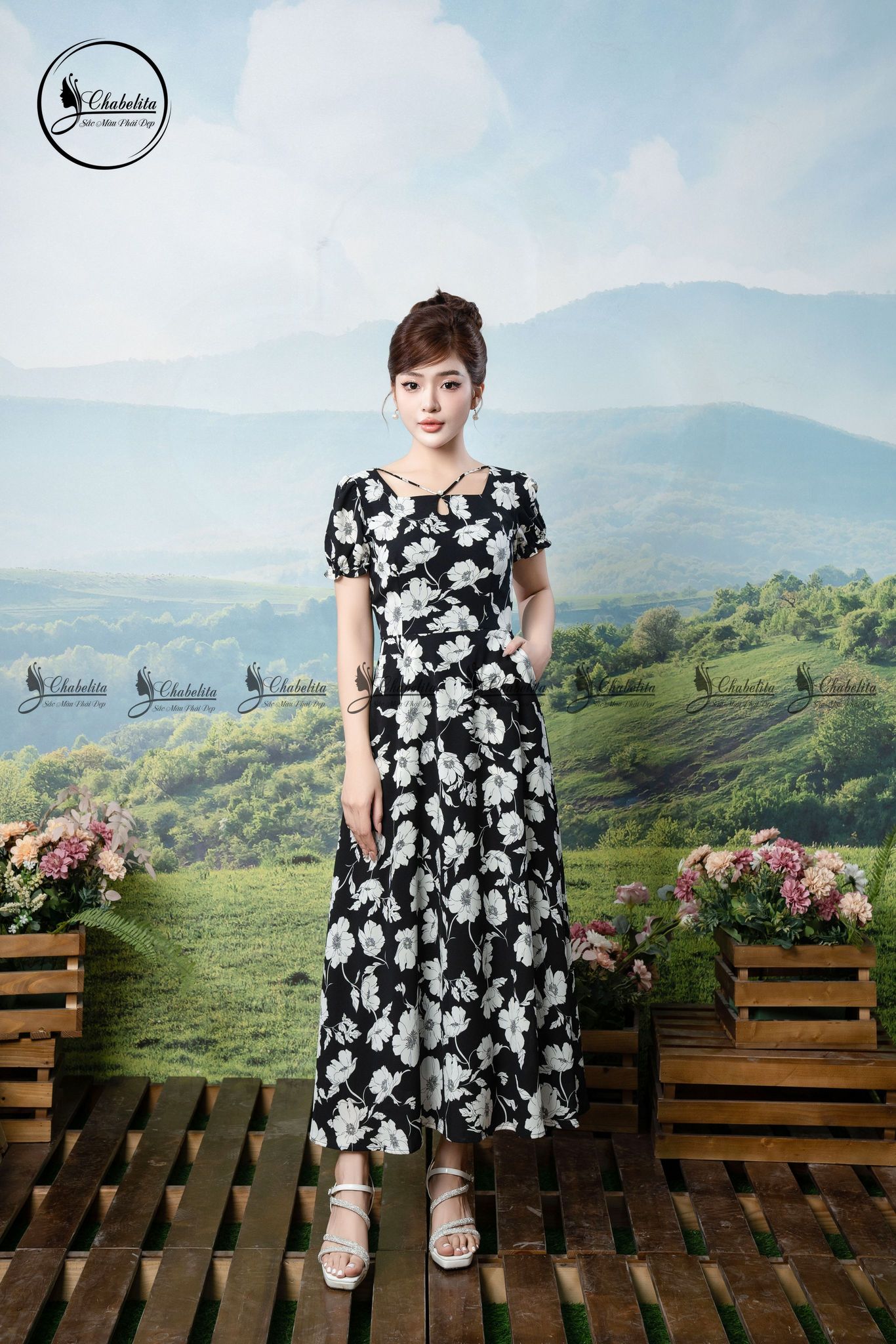 Đầm hoa cổ vuông giọt lệ màu đen