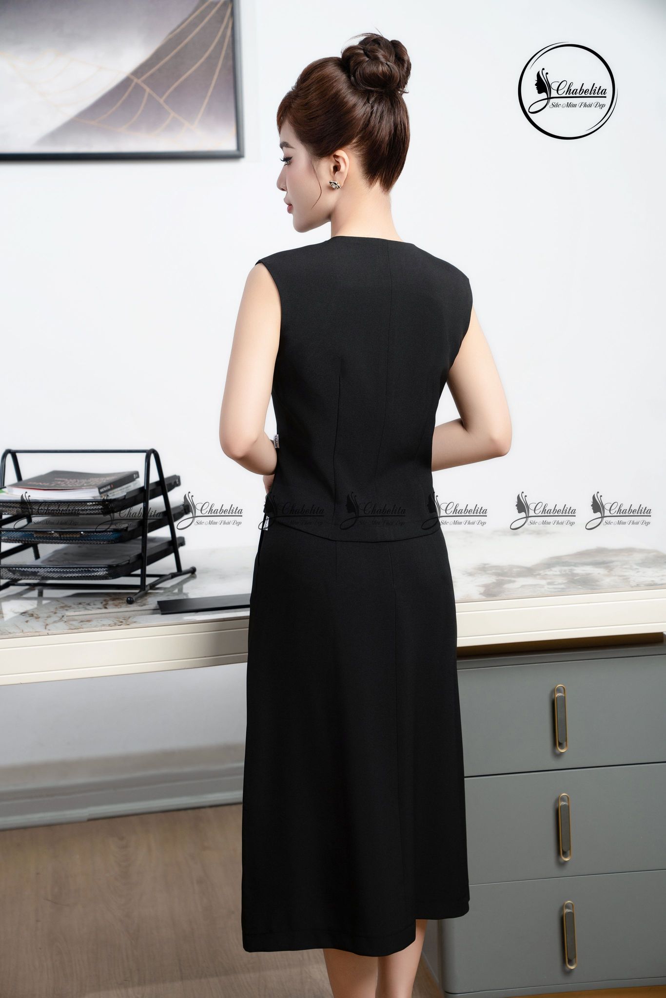 Sét bộ gile đính hoa ngực kèm chân váy màu đen