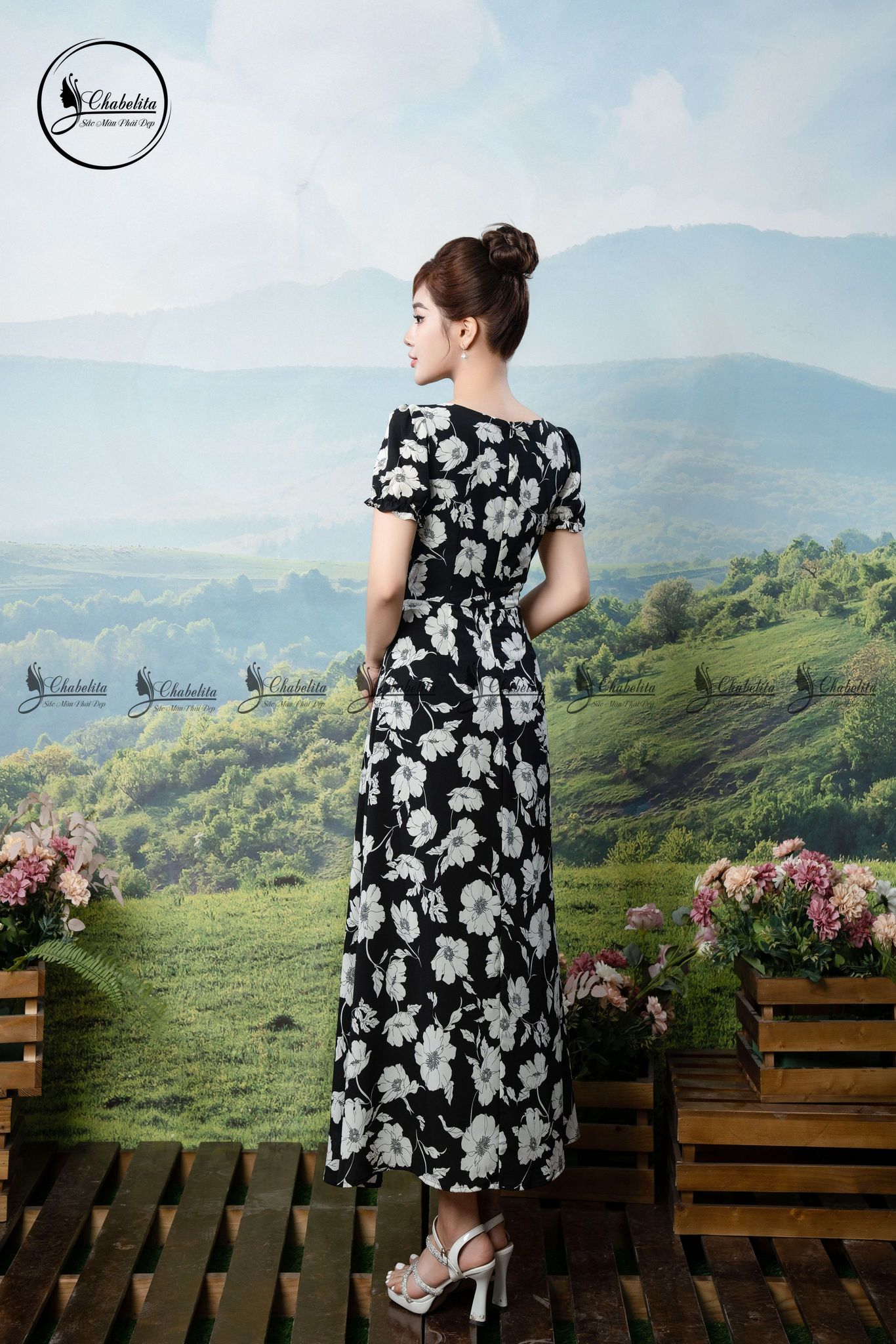 Đầm hoa cổ vuông giọt lệ màu đen