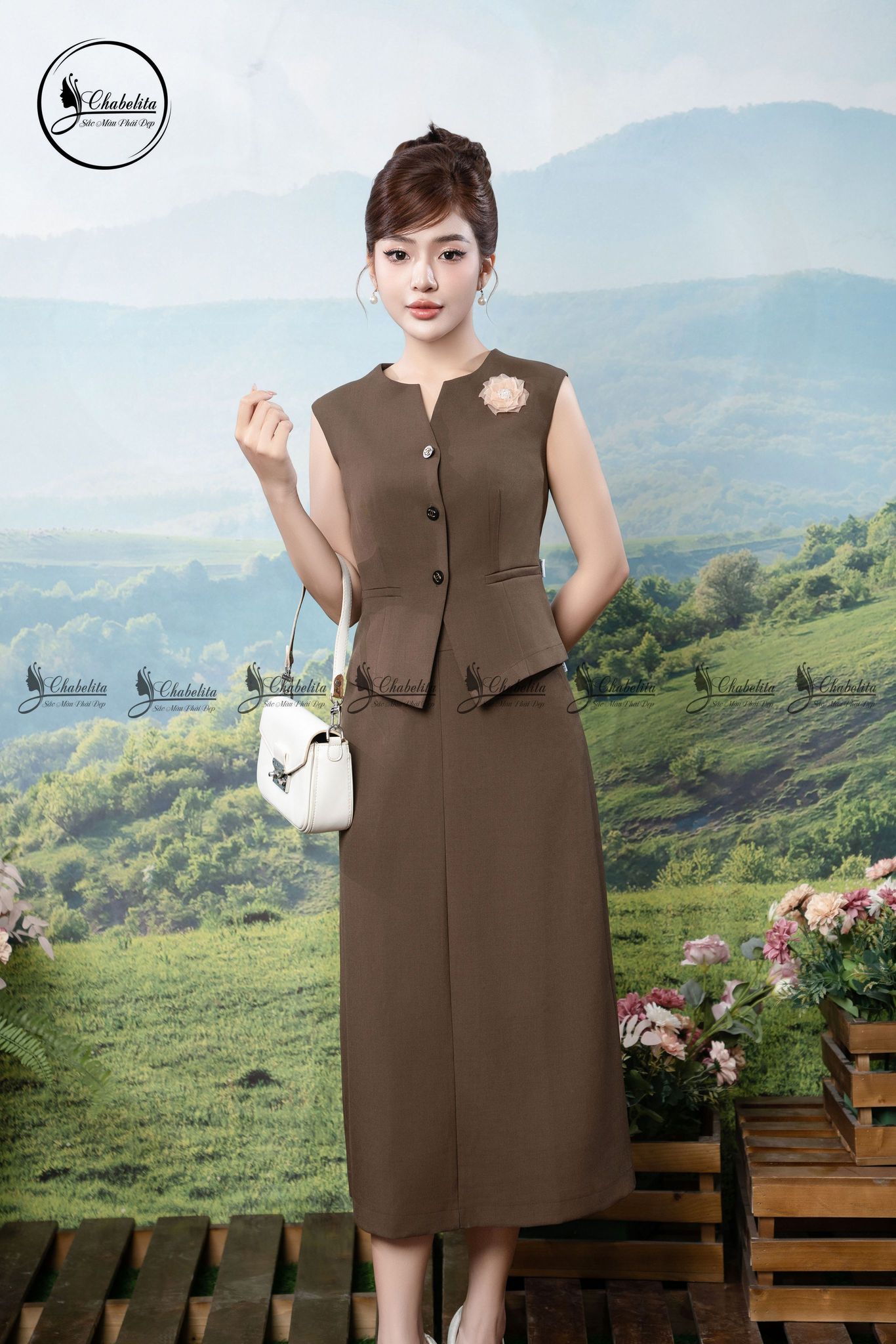 Sét bộ gile đính hoa ngực kèm chân váy màu nâu