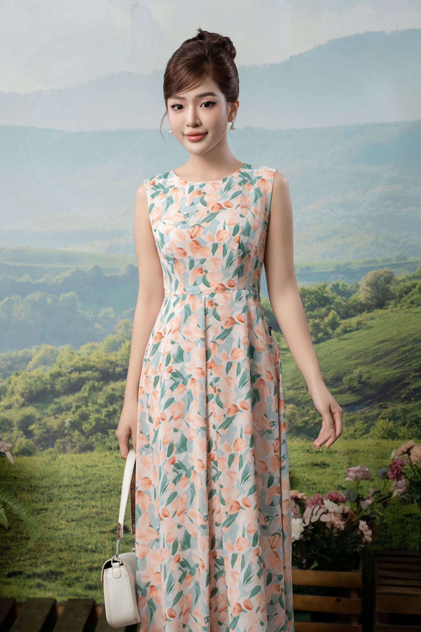 Đầm hoa xòe sát nách cổ tròn màu hổng