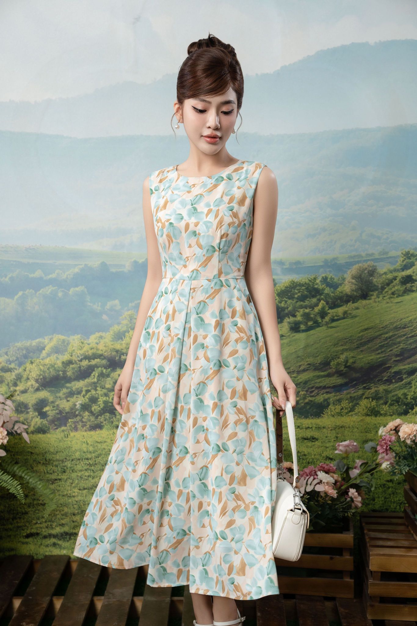 Đầm hoa xòe sát nách cổ tròn màu xanh