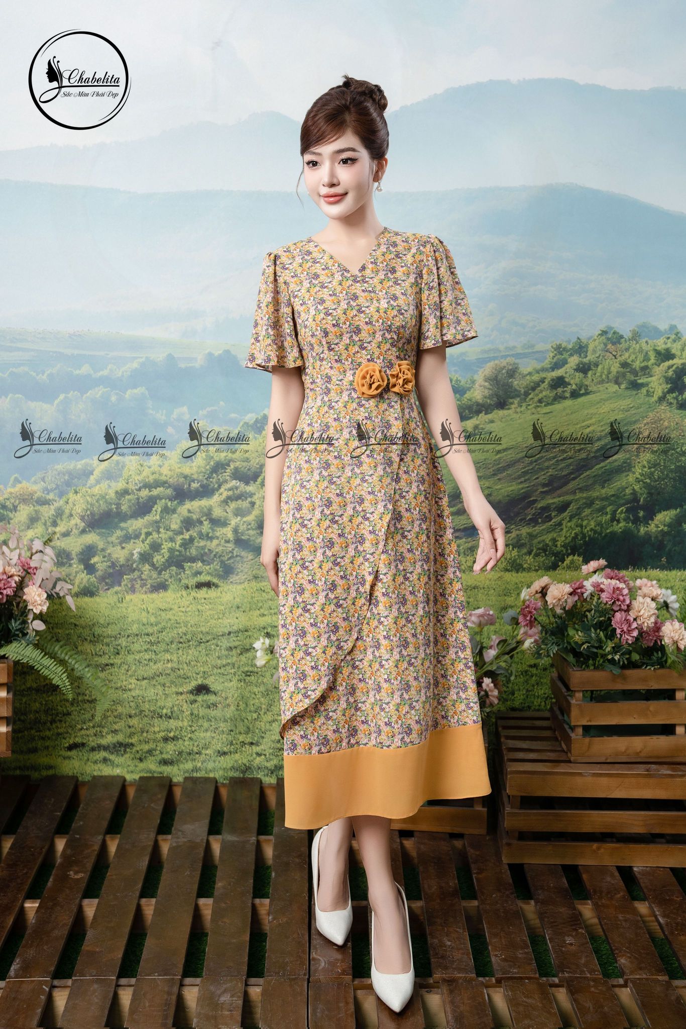 Đầm hoa xòe cổ tim tay lỡ đính hoa eo màu vàng