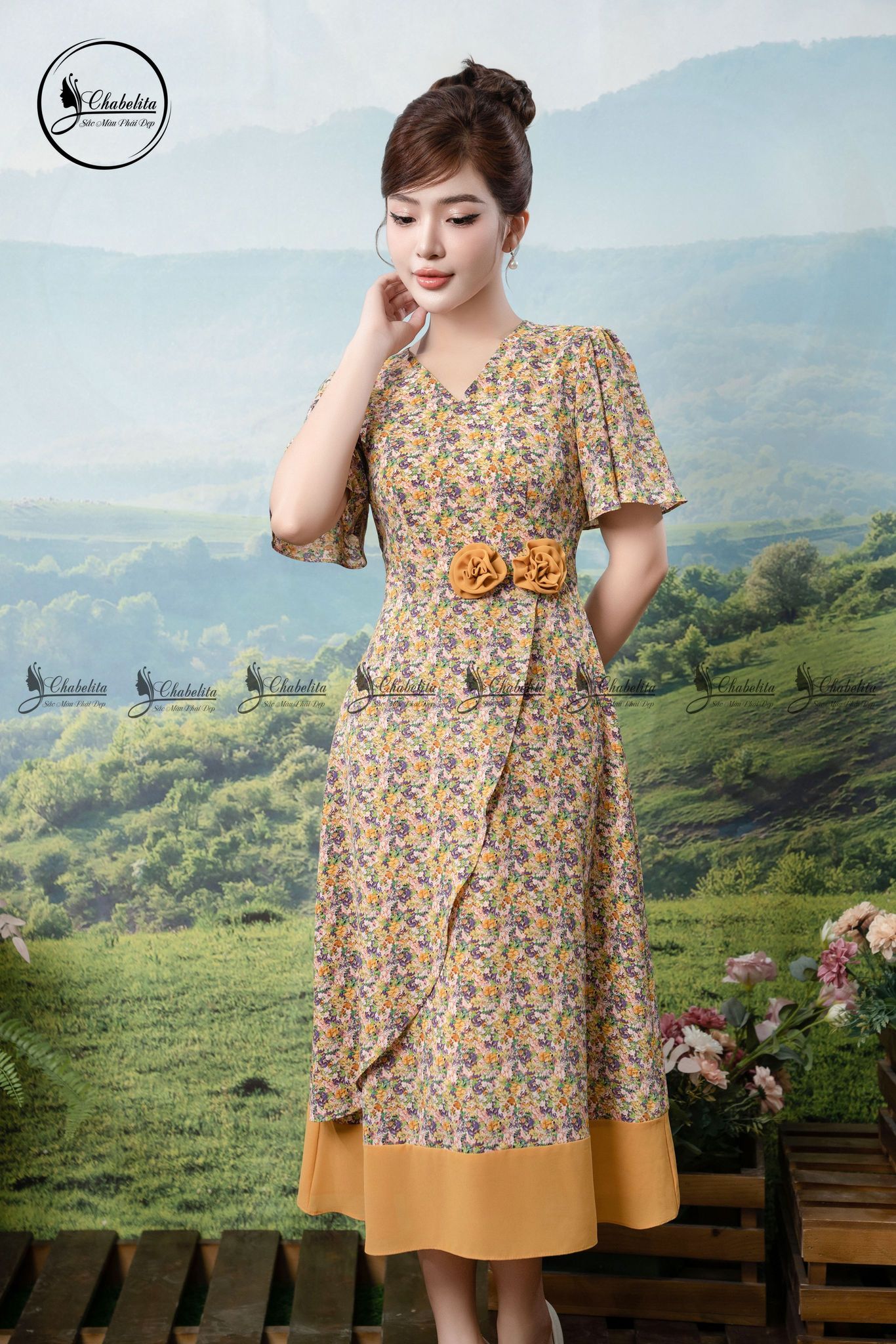 Đầm hoa xòe cổ tim tay lỡ đính hoa eo màu vàng