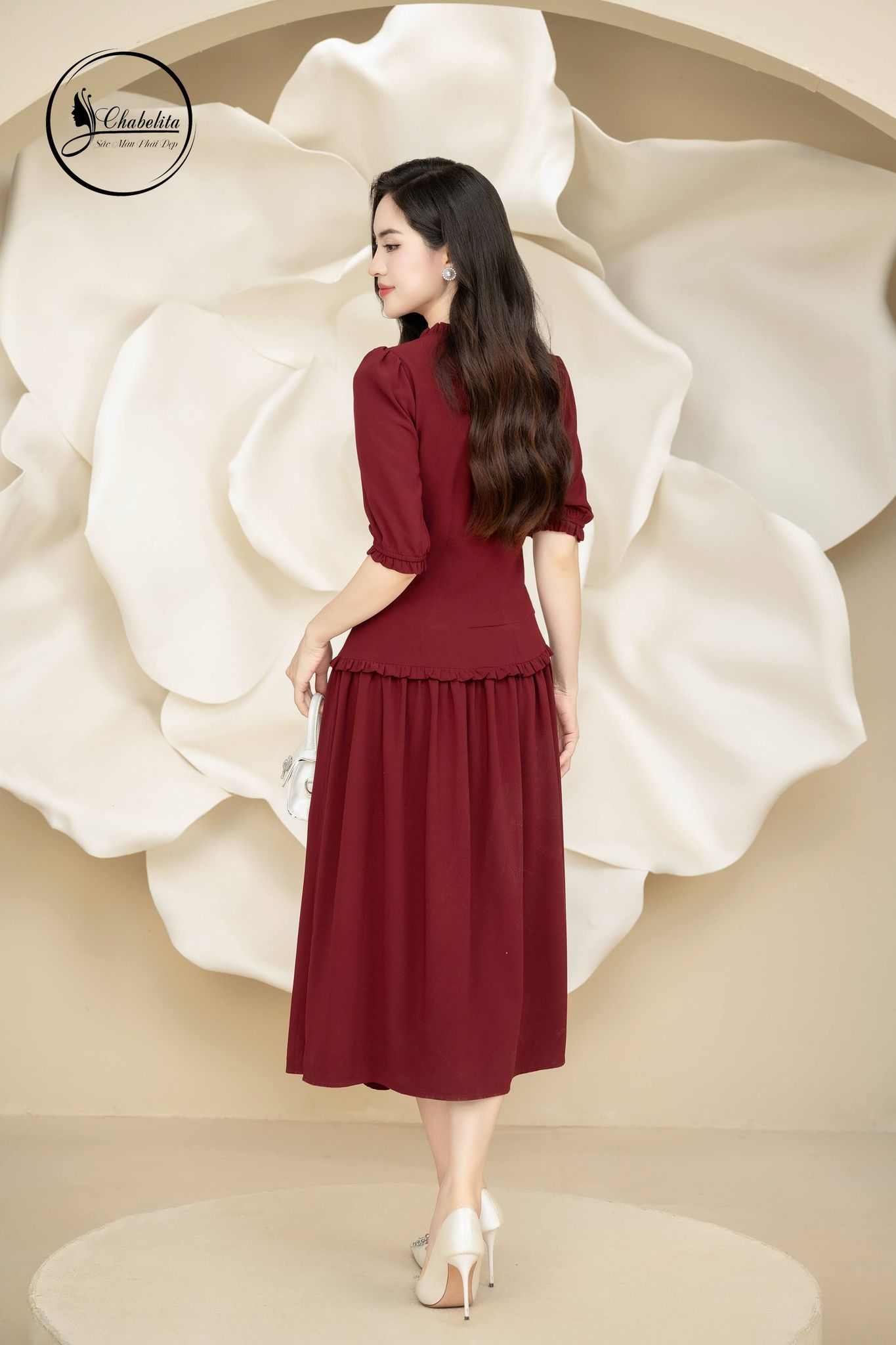 Chân váy dài dáng xòe cạp cao màu đỏ