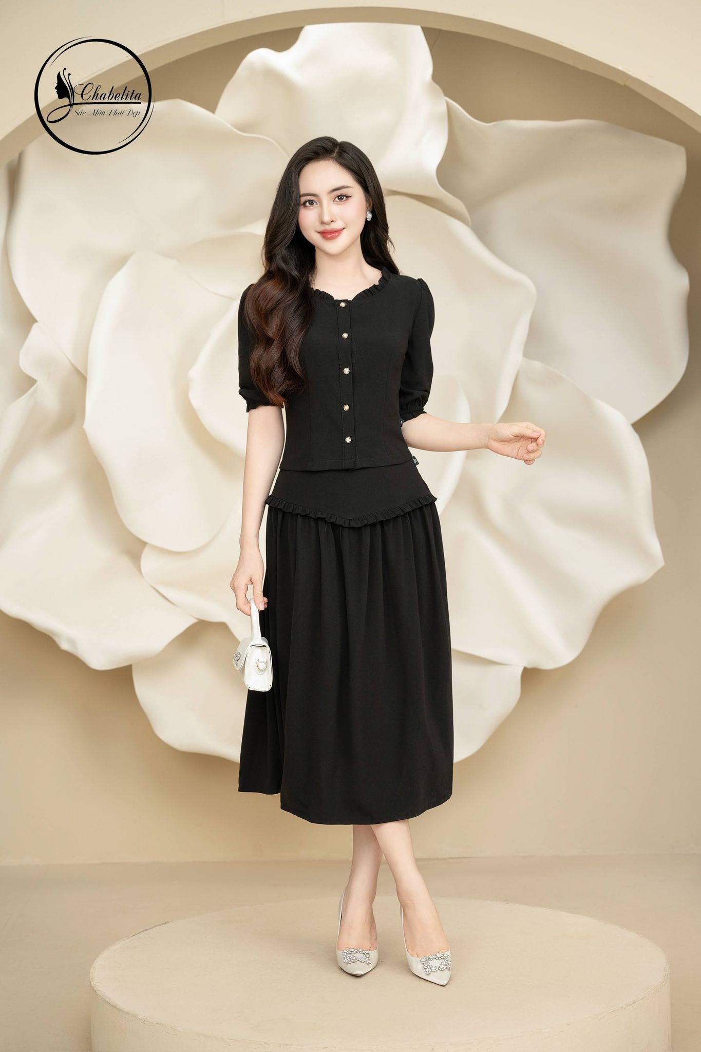 Chân váy dài dáng xòe cạp cao màu đen