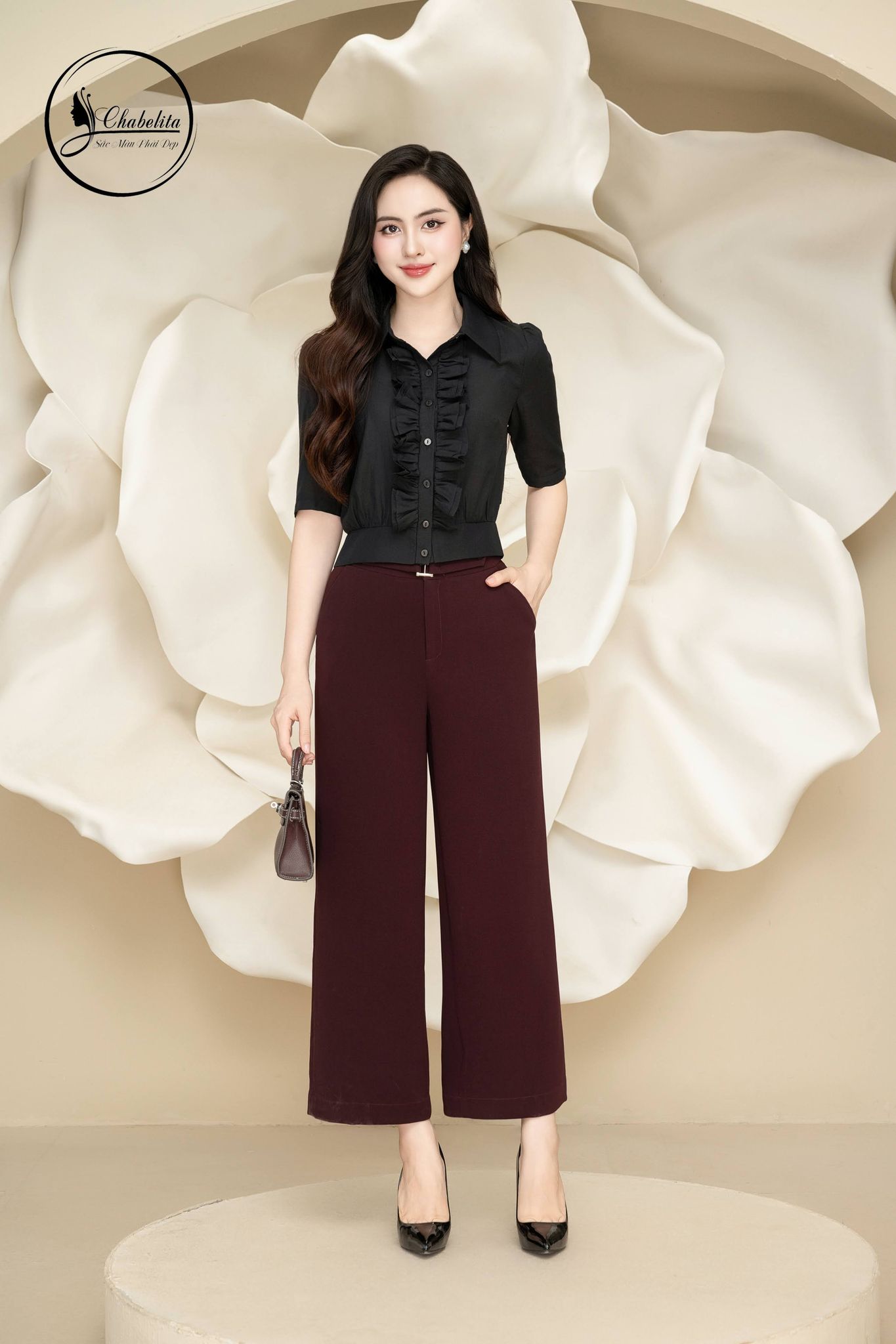 Áo sơ mi xếp ly bèo ngực màu đen