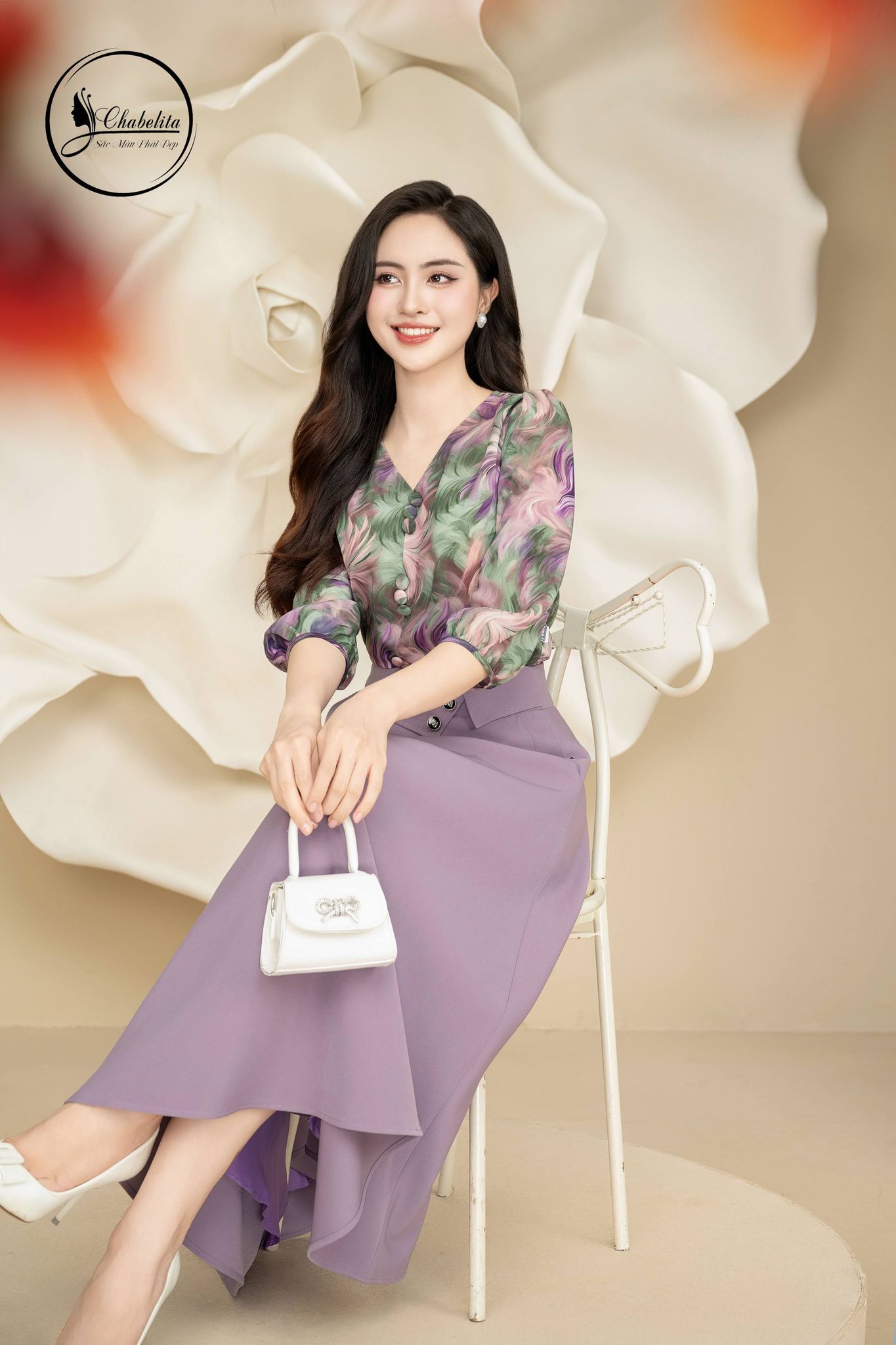 Áo sơ mi họa tiết cổ tim tay lỡ màu tím