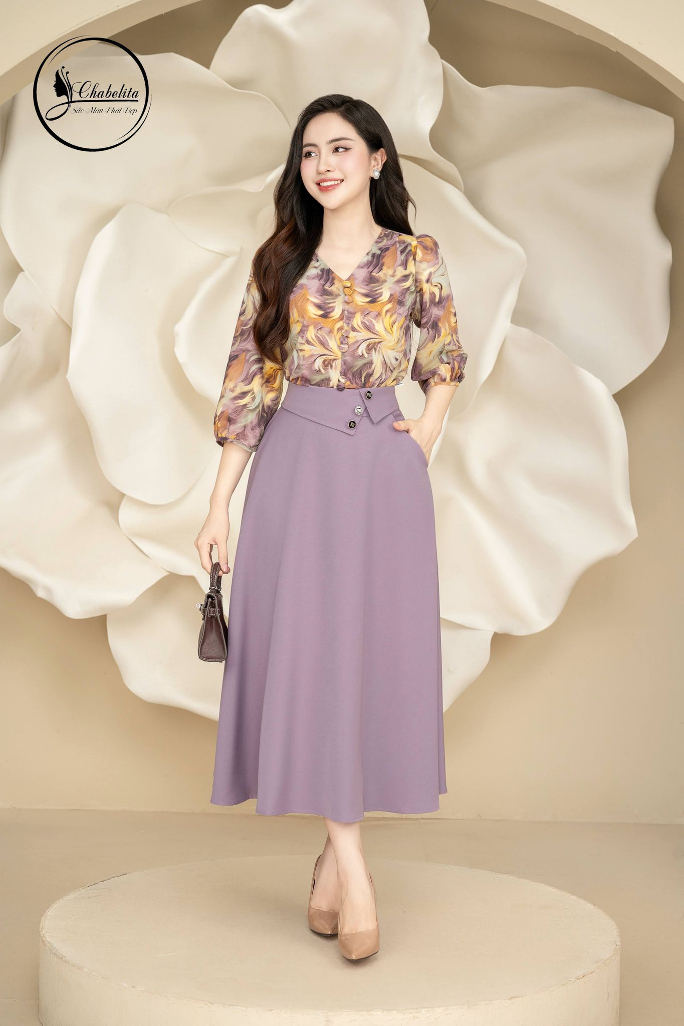 Chân váy xòe dáng dài cạp đính khuy màu tím