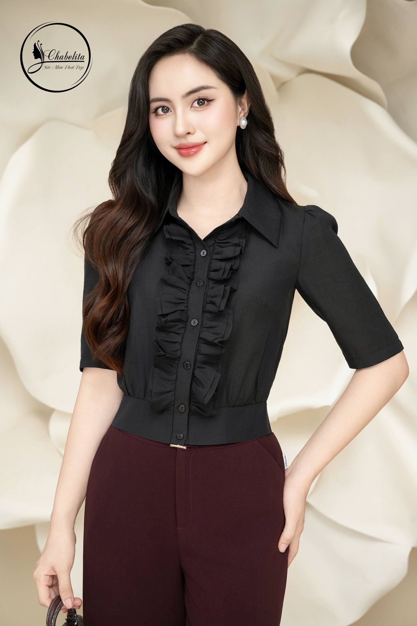 Áo sơ mi xếp ly bèo ngực màu đen