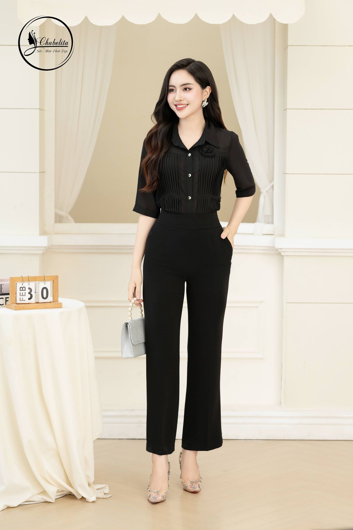 Áo sơ mi xếp ly trước cổ nhọn màu đen