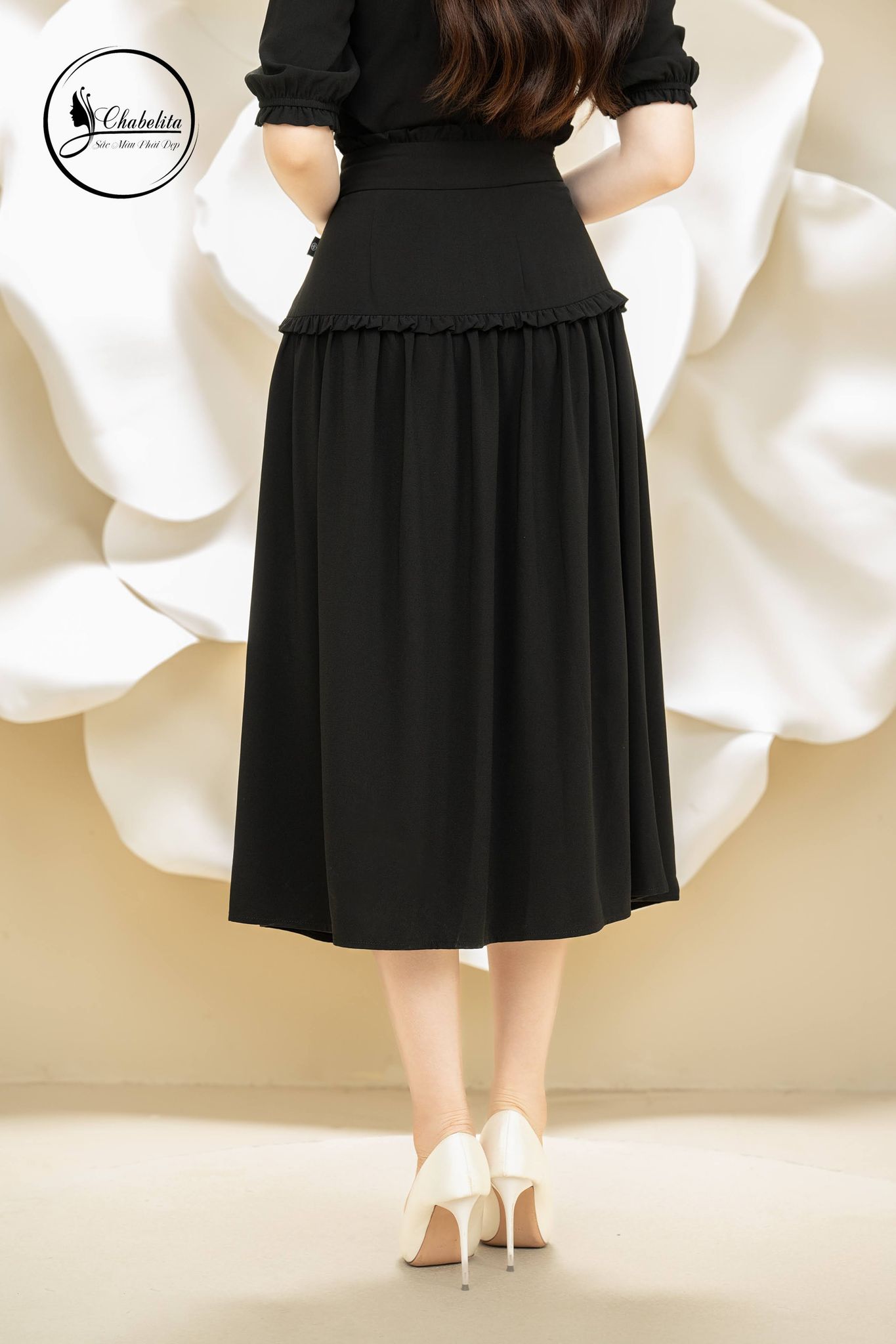 Chân váy dài dáng xòe cạp cao màu đen
