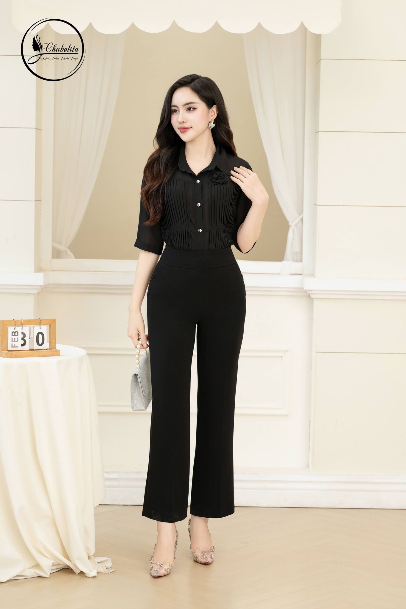 Áo sơ mi xếp ly trước cổ nhọn màu đen