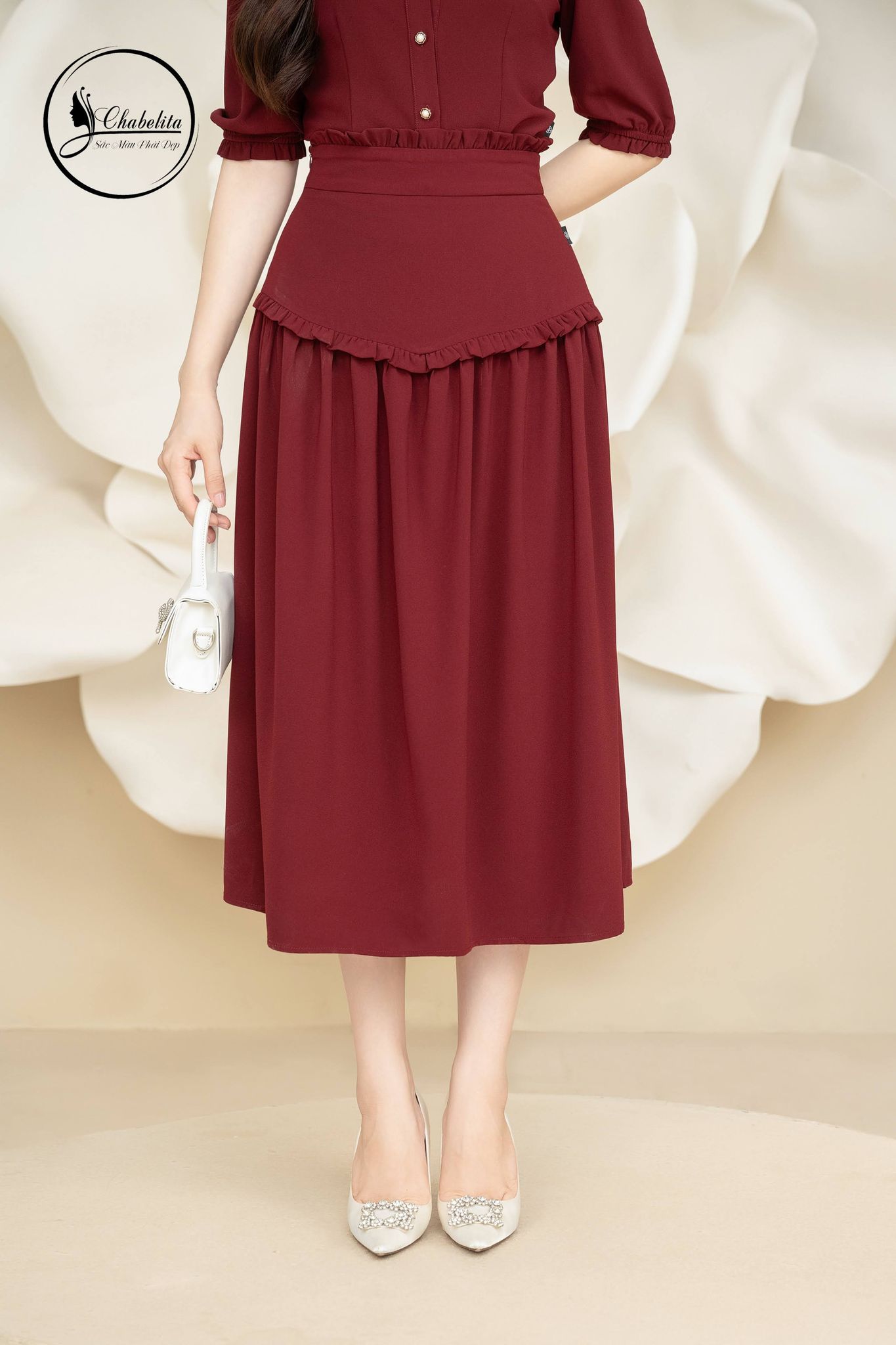 Chân váy dài dáng xòe cạp cao màu đỏ