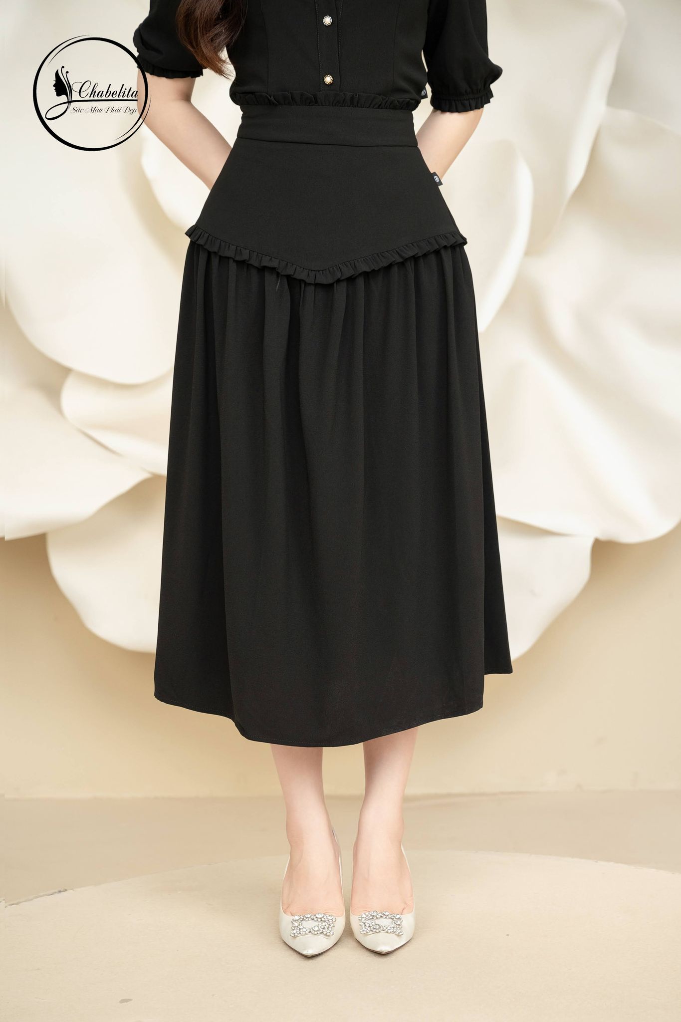Chân váy dài dáng xòe cạp cao màu đen