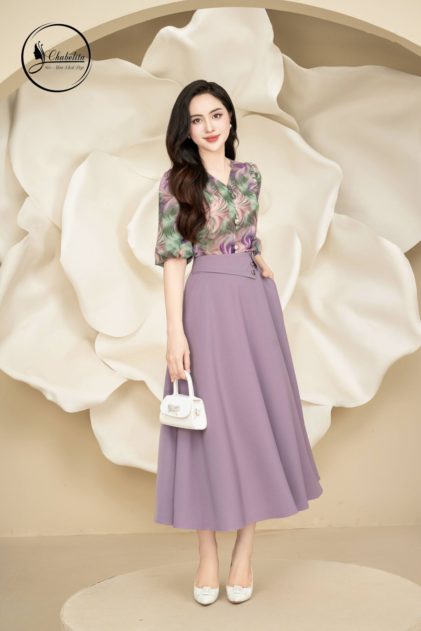 Áo sơ mi họa tiết cổ tim tay lỡ màu tím