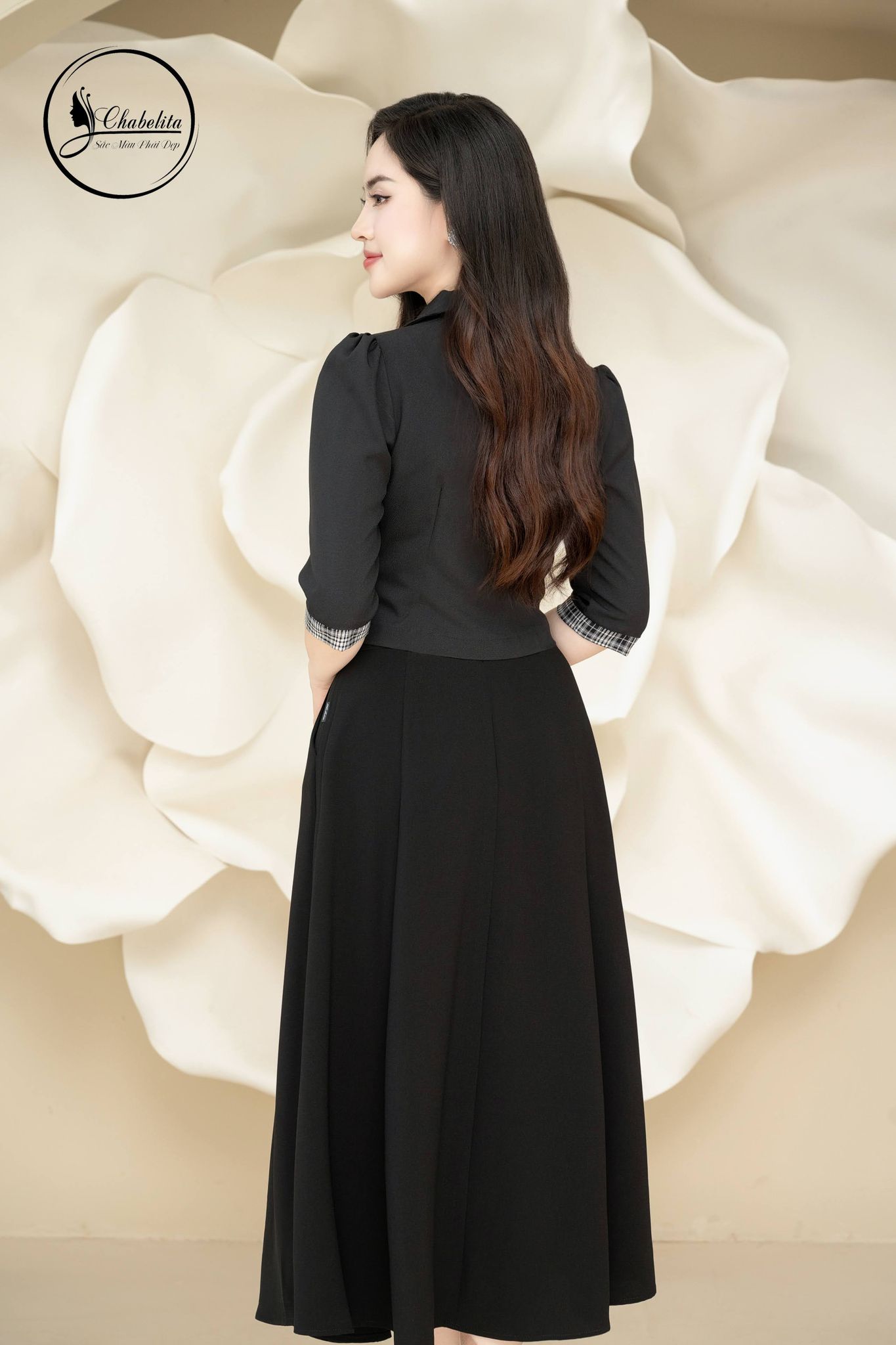 Áo vest nữ dài tay 2 cúc màu đen