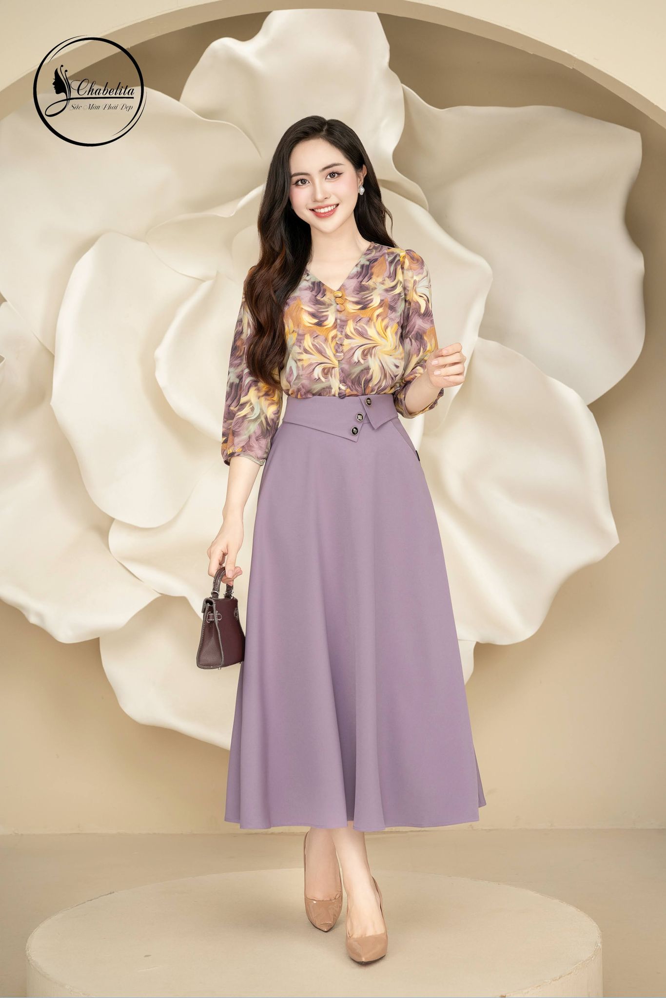 Chân váy xòe dáng dài cạp đính khuy màu tím