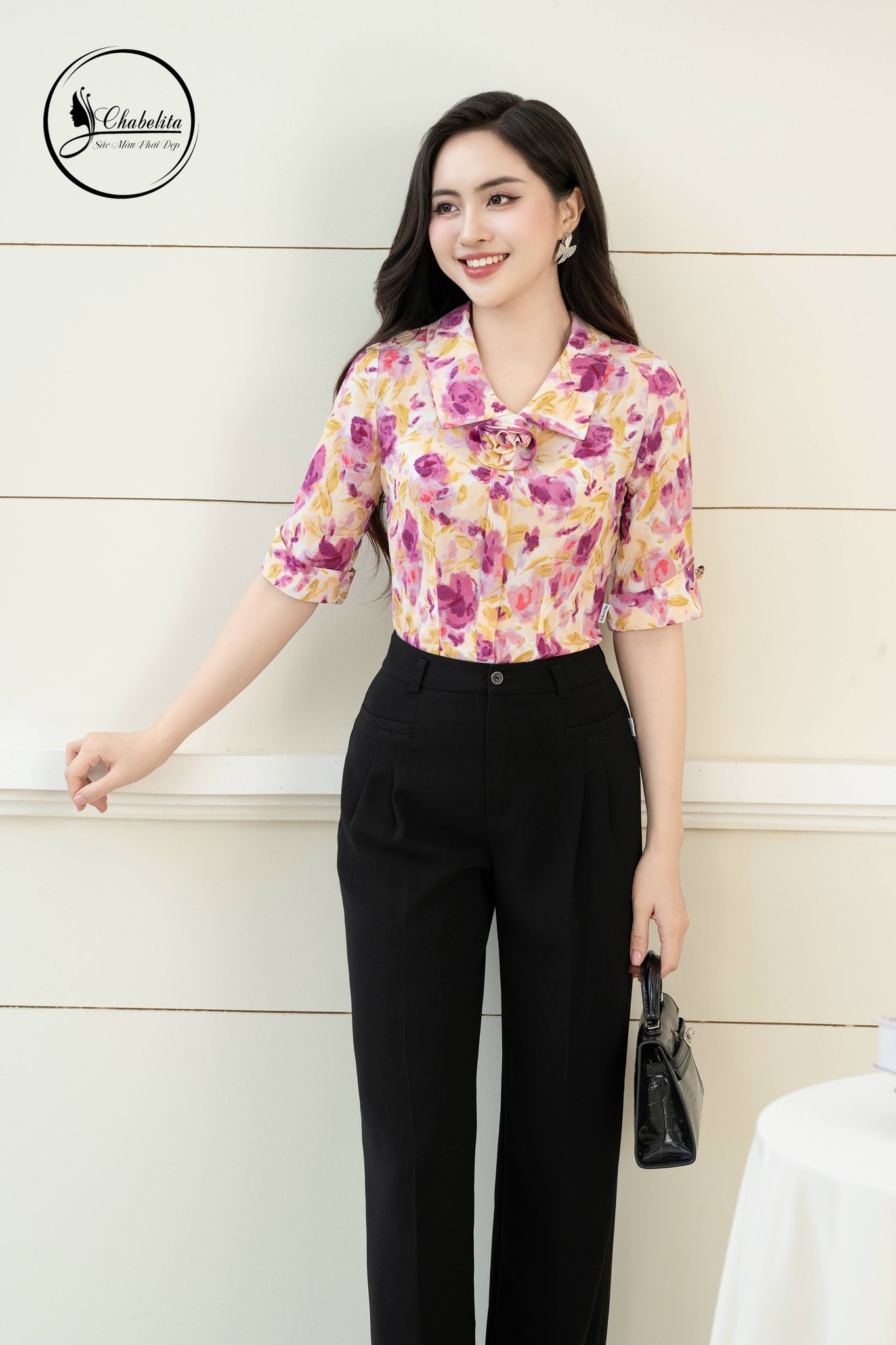 Áo sơ mi tay lỡ cổ đính hoa màu hồng