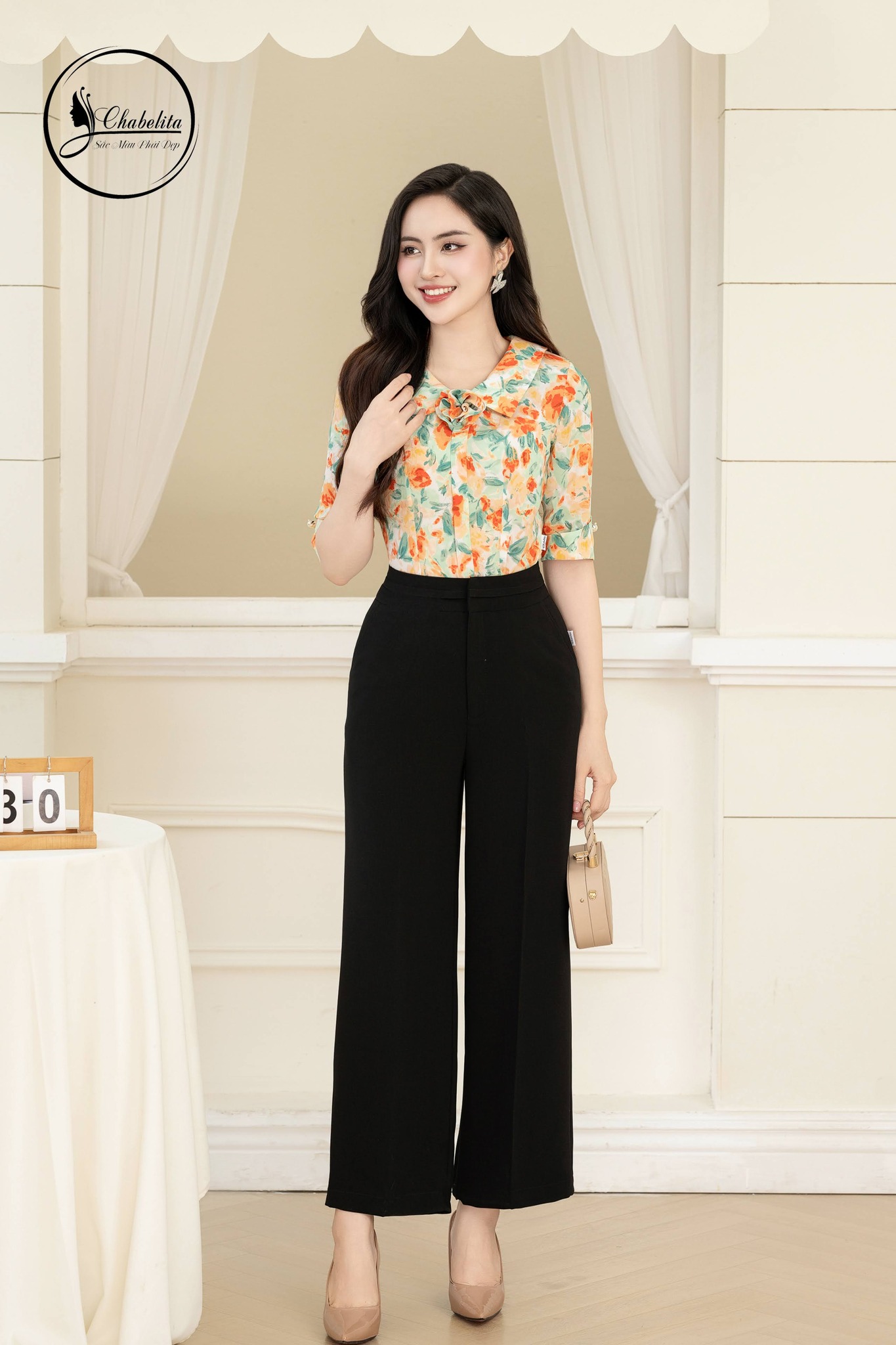 Áo sơ mi tay lỡ cổ đính hoa màu xanh